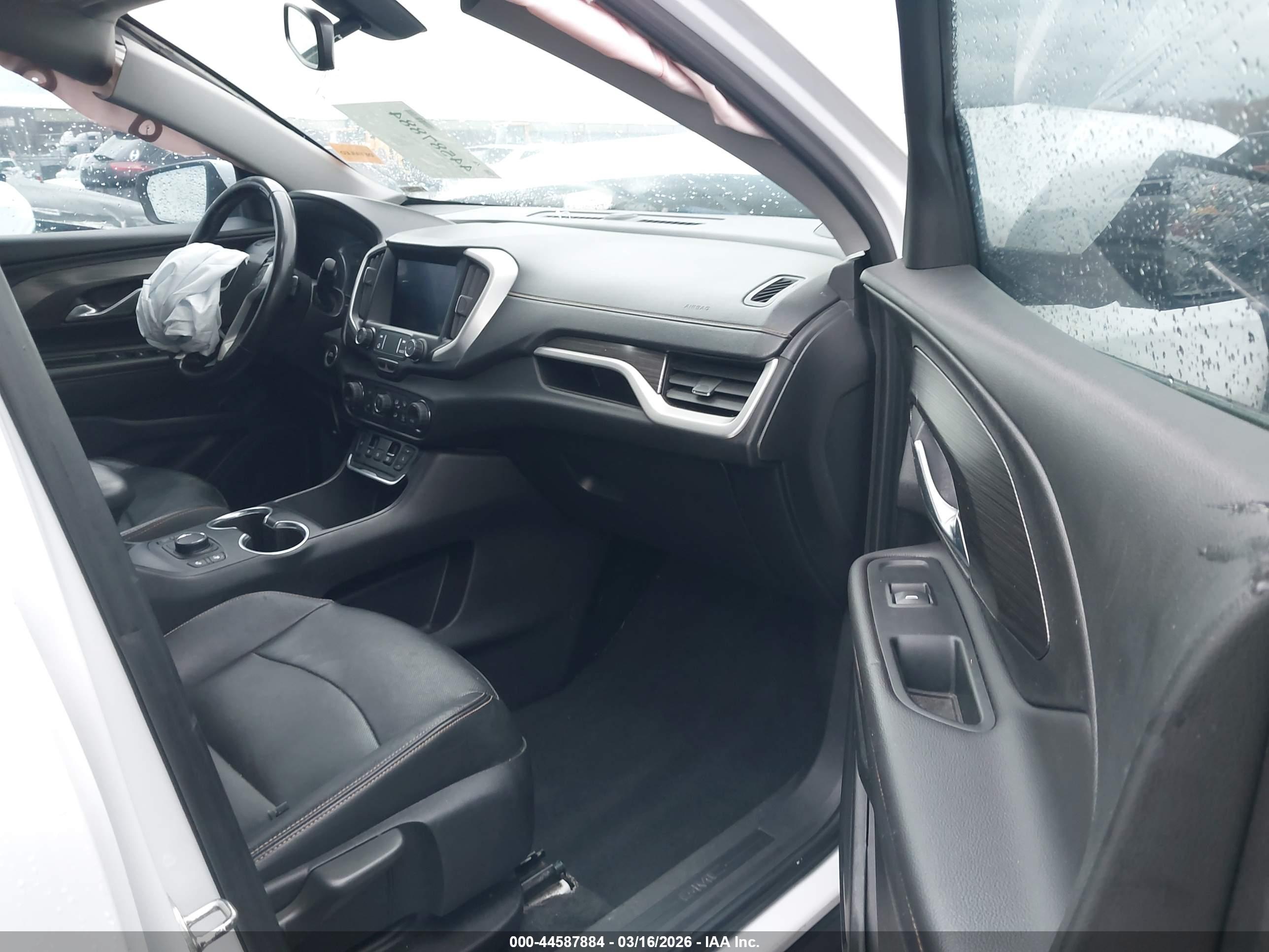 GMC TERRAIN image 5