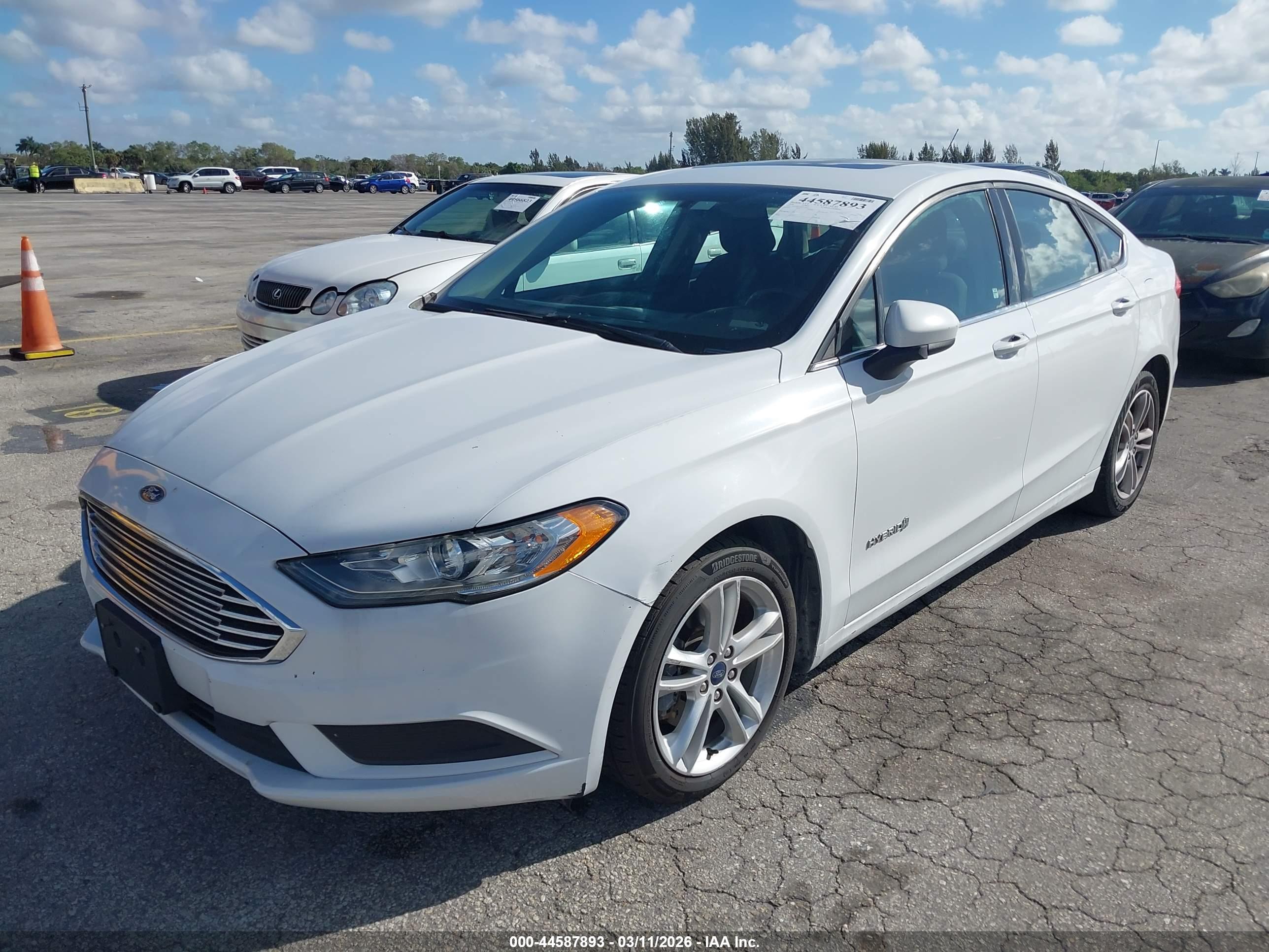 FORD FUSION image 6