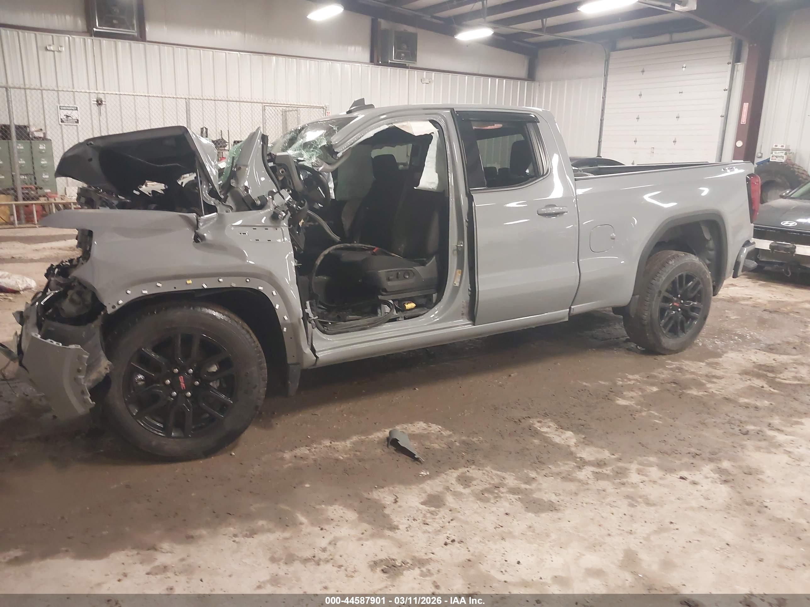 GMC SIERRA image 2