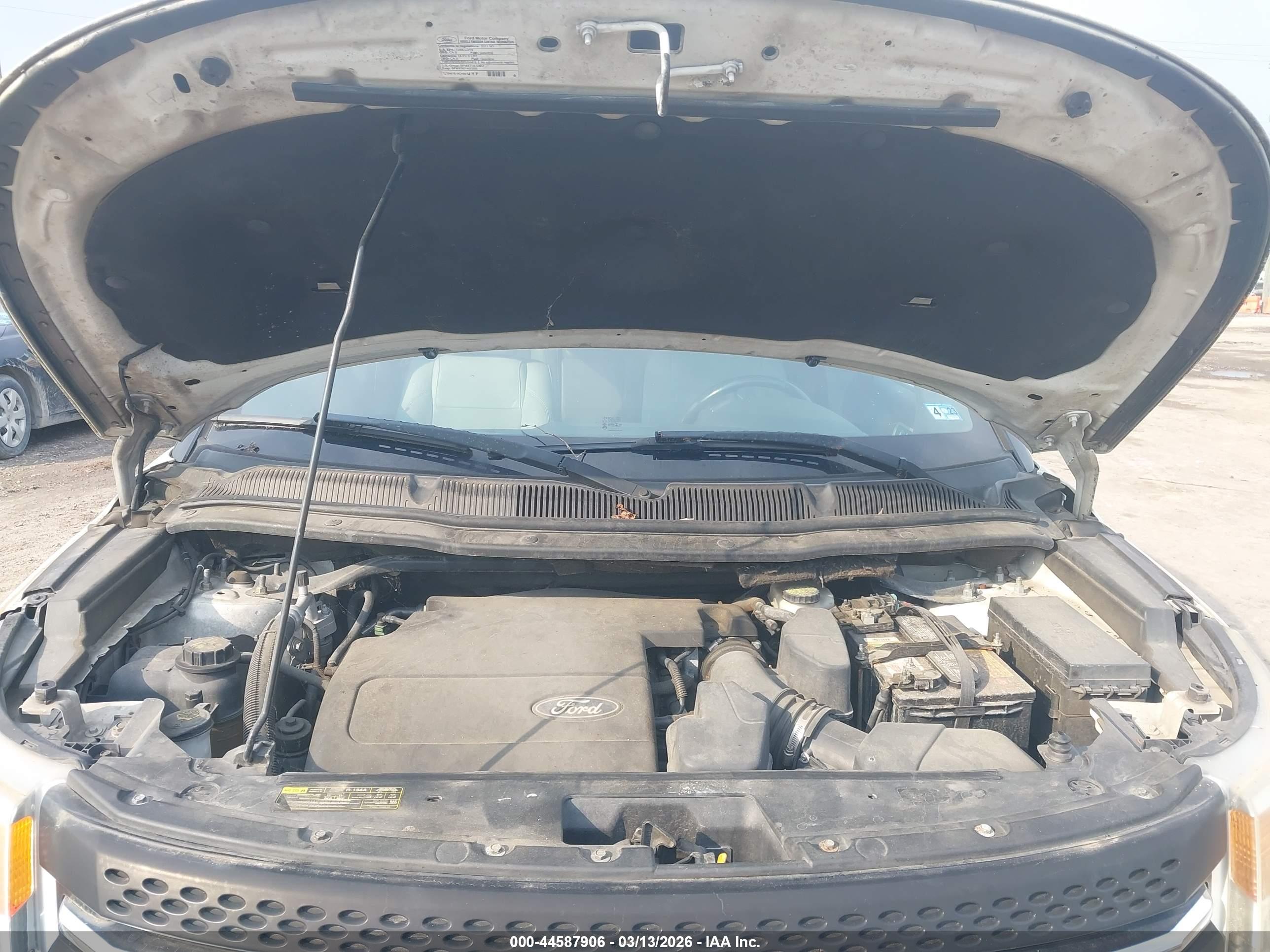 FORD EXPLORER image 10