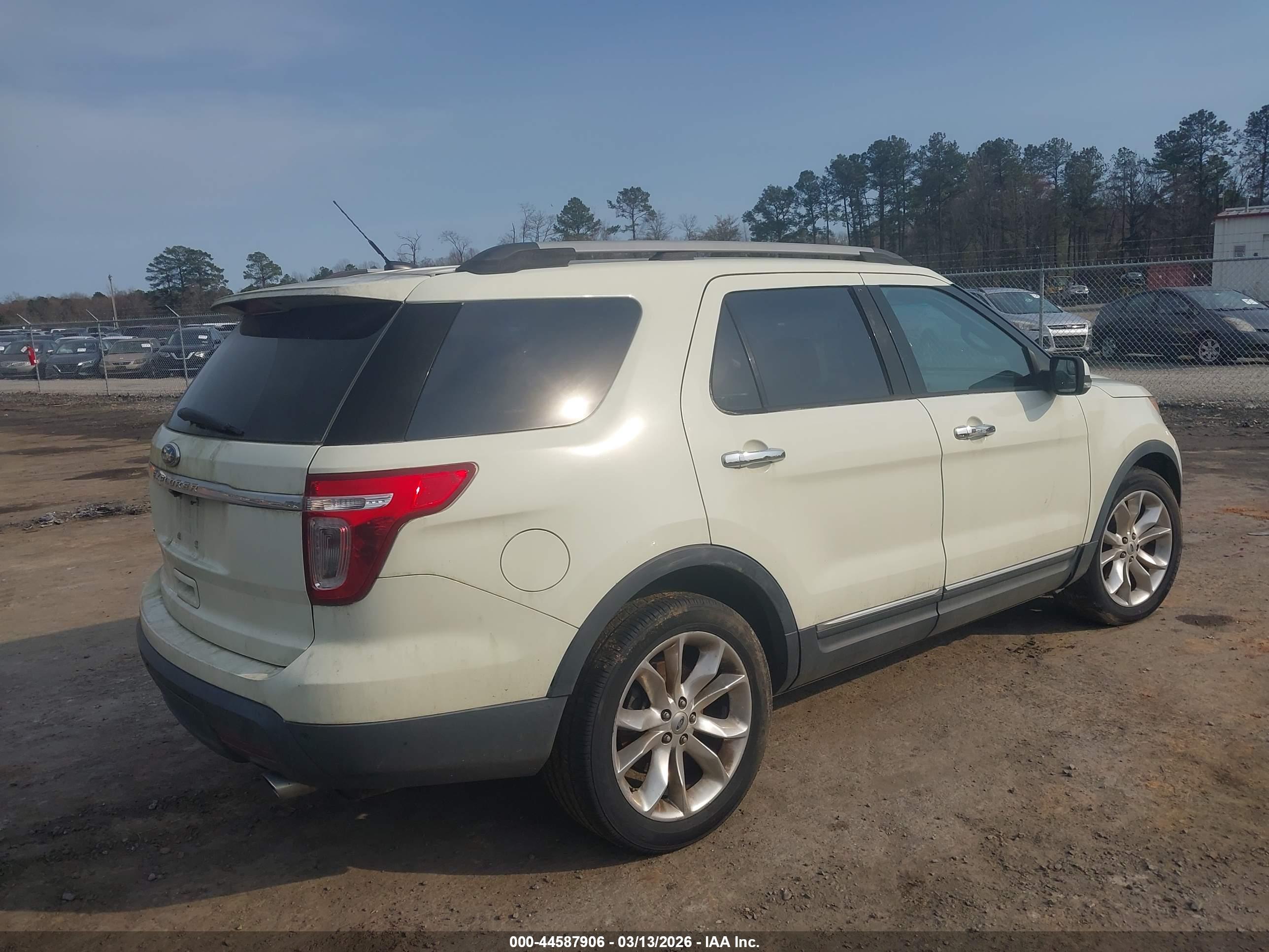 FORD EXPLORER image 4
