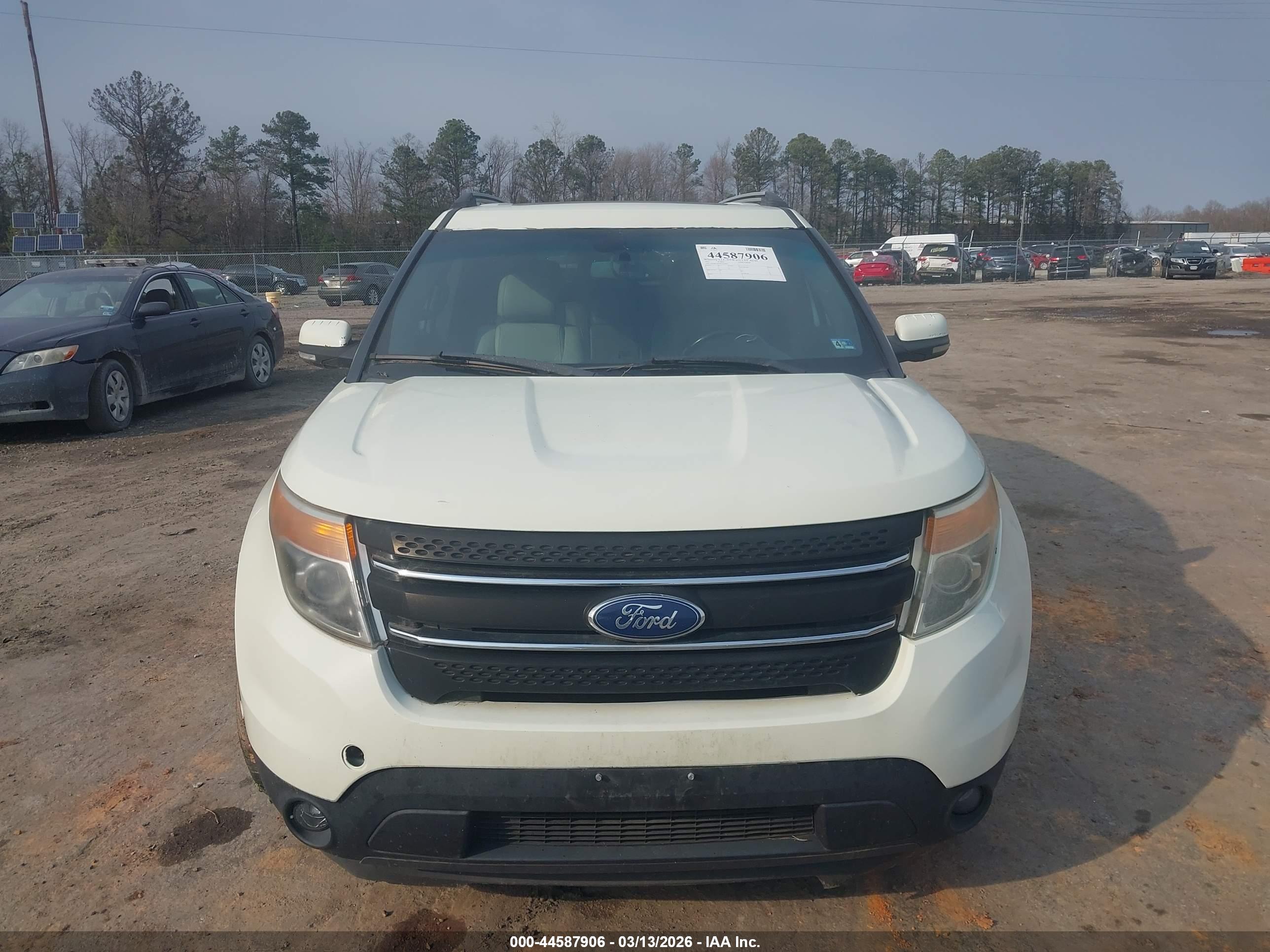 FORD EXPLORER image 6