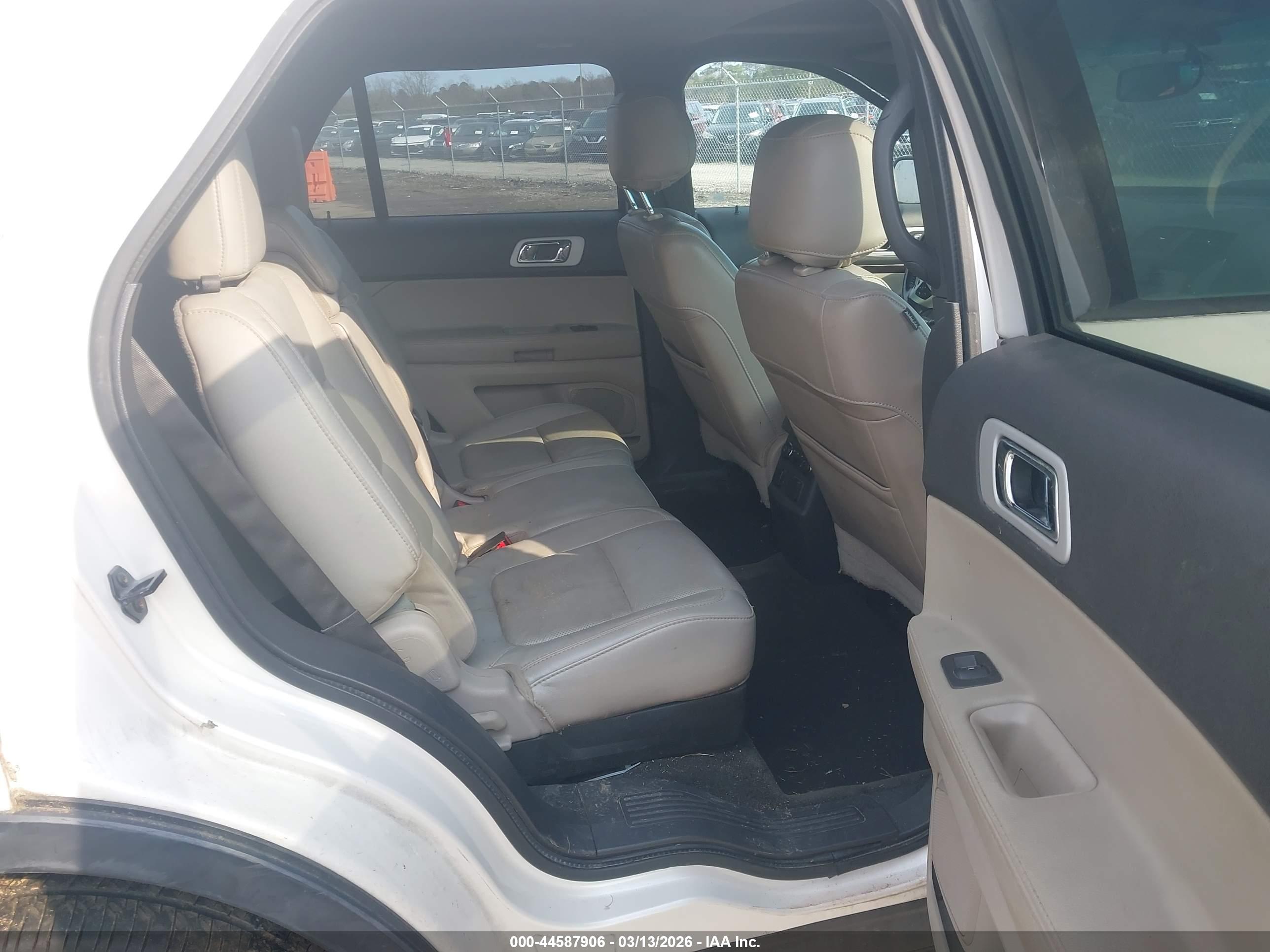 FORD EXPLORER image 8