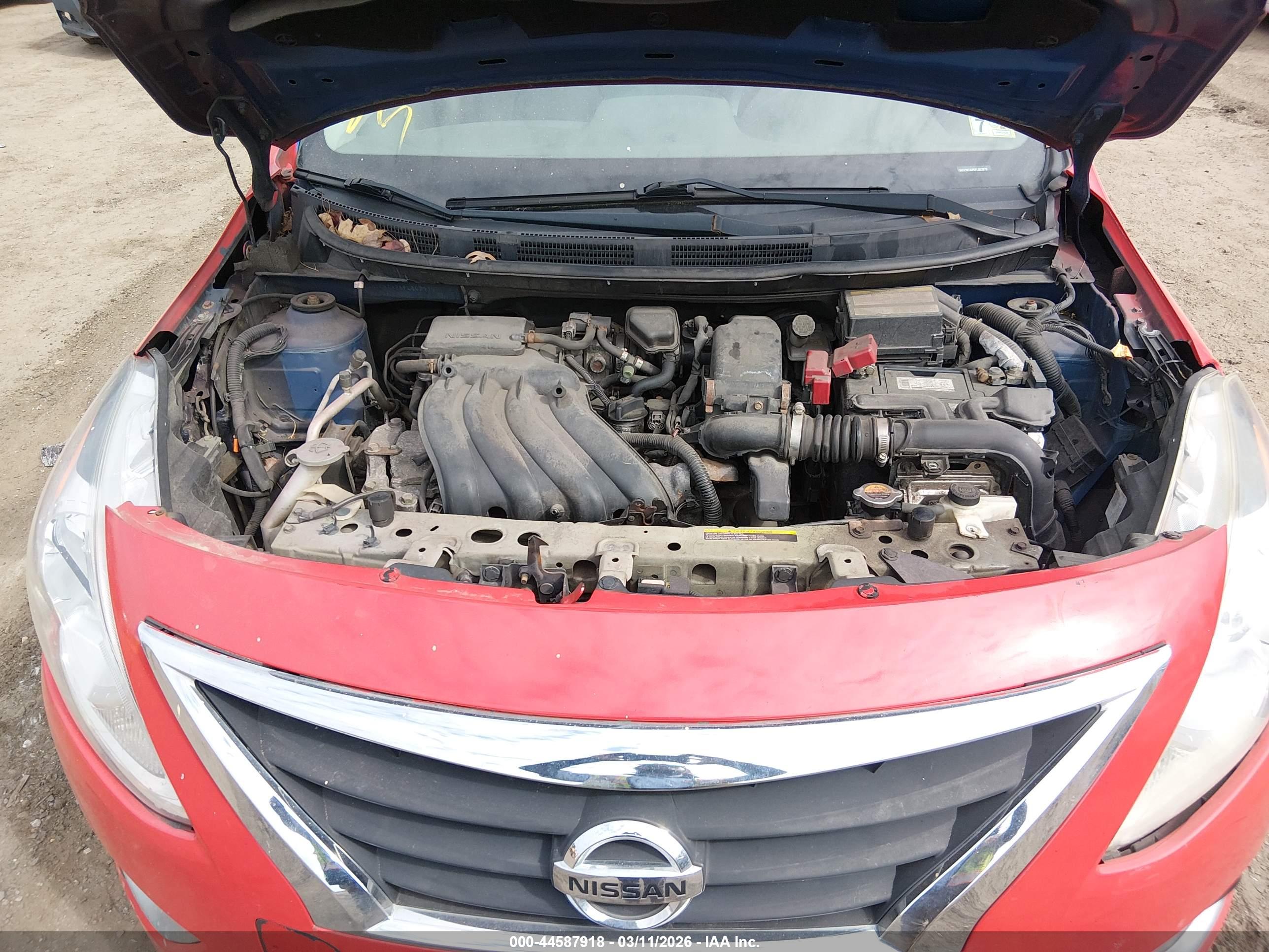 NISSAN VERSA image 10