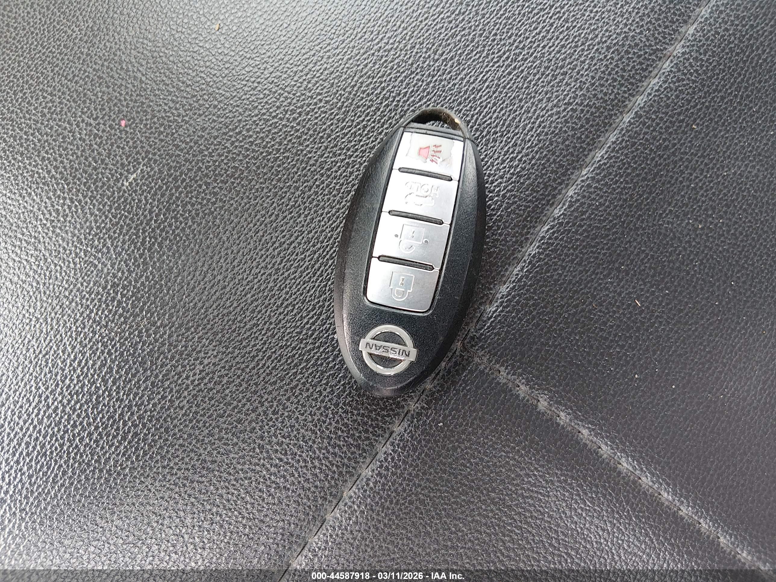 NISSAN VERSA image 11
