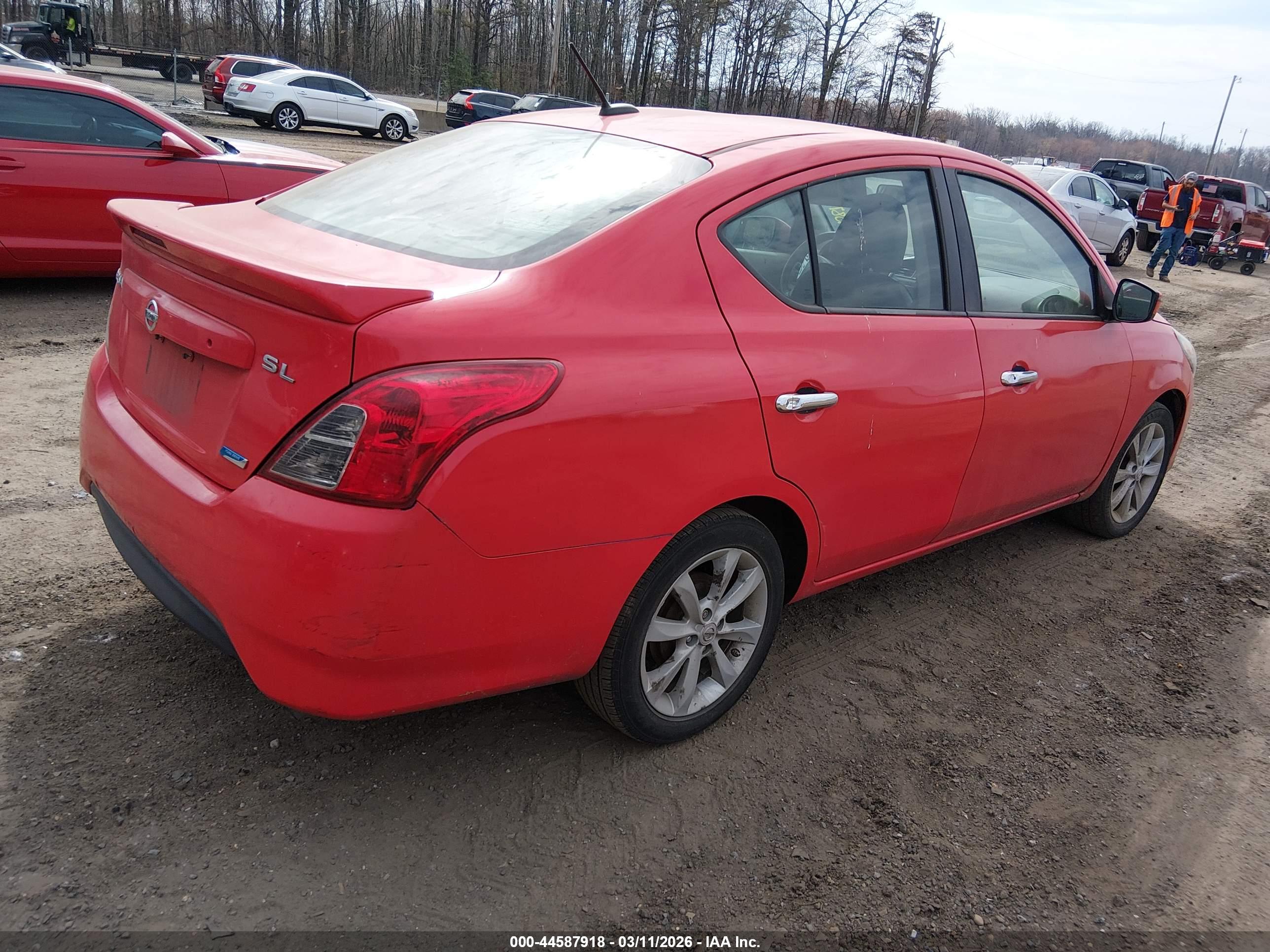 NISSAN VERSA image 4