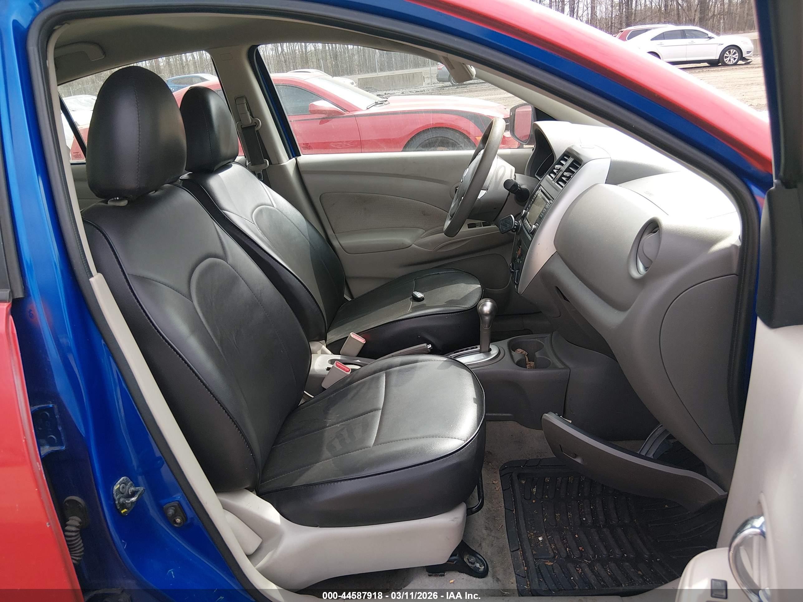 NISSAN VERSA image 5