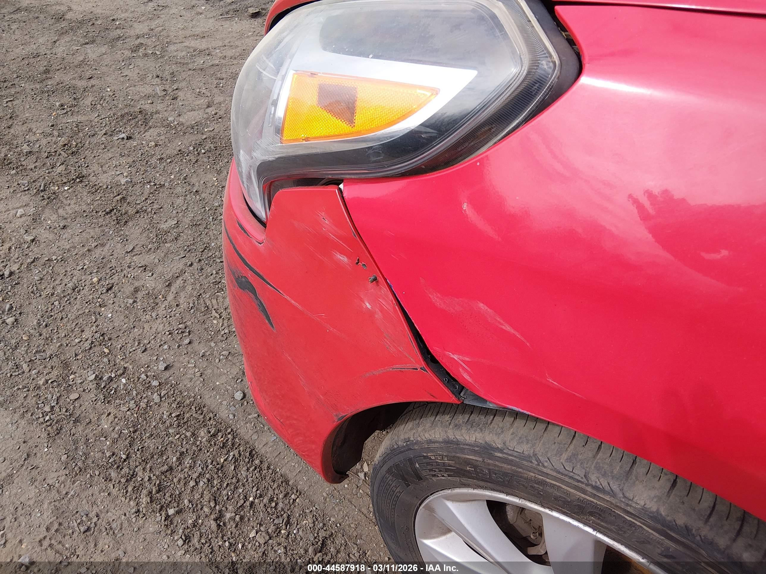 NISSAN VERSA image 6