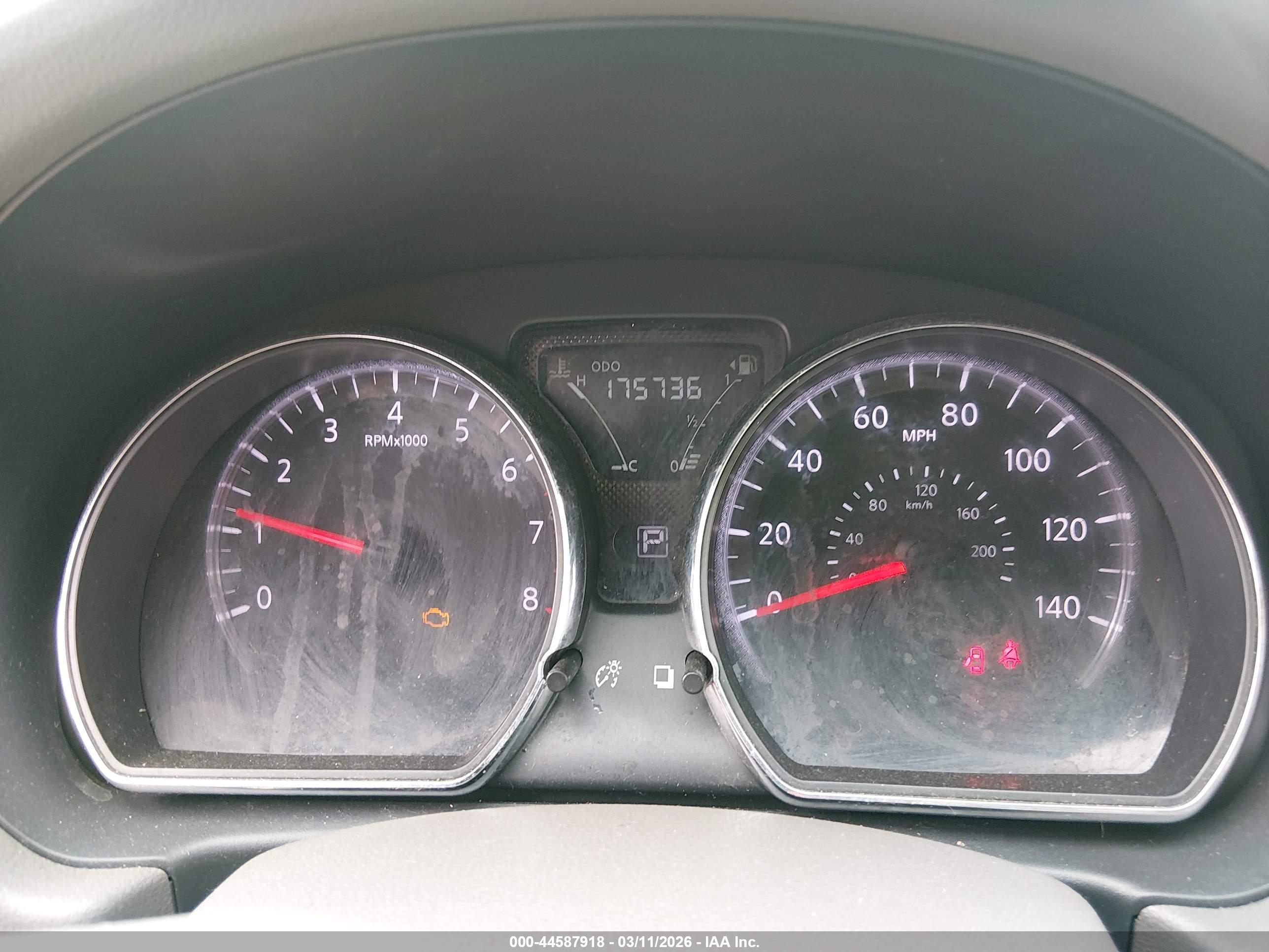NISSAN VERSA image 7