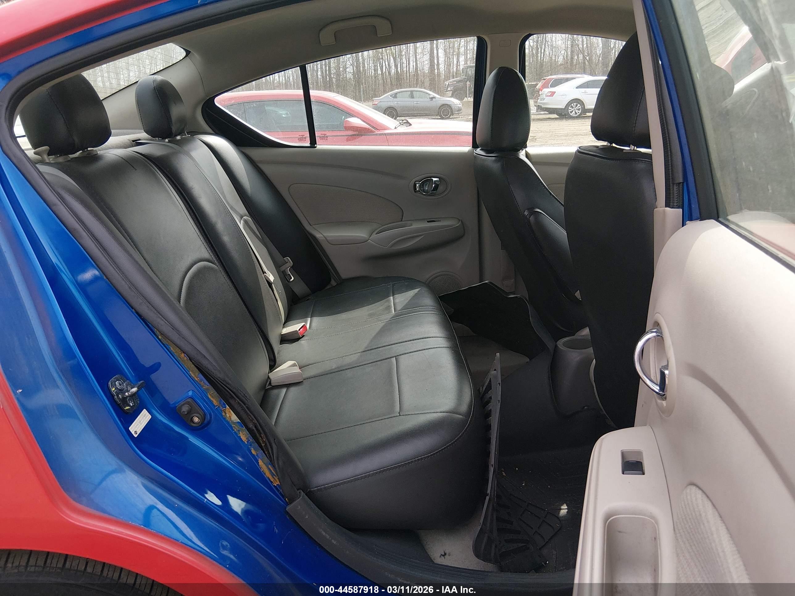 NISSAN VERSA image 8