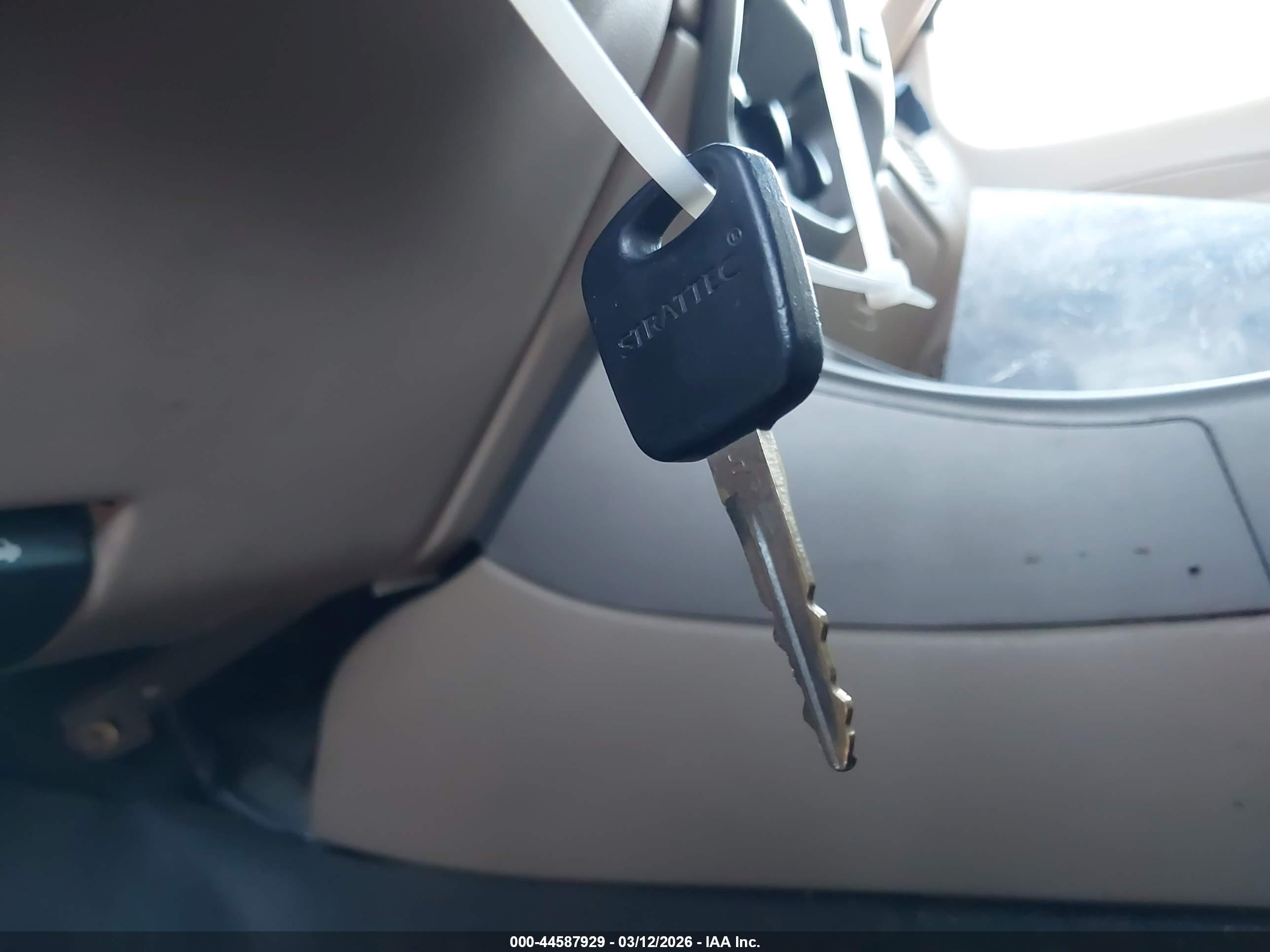 FORD EXPLORER image 11