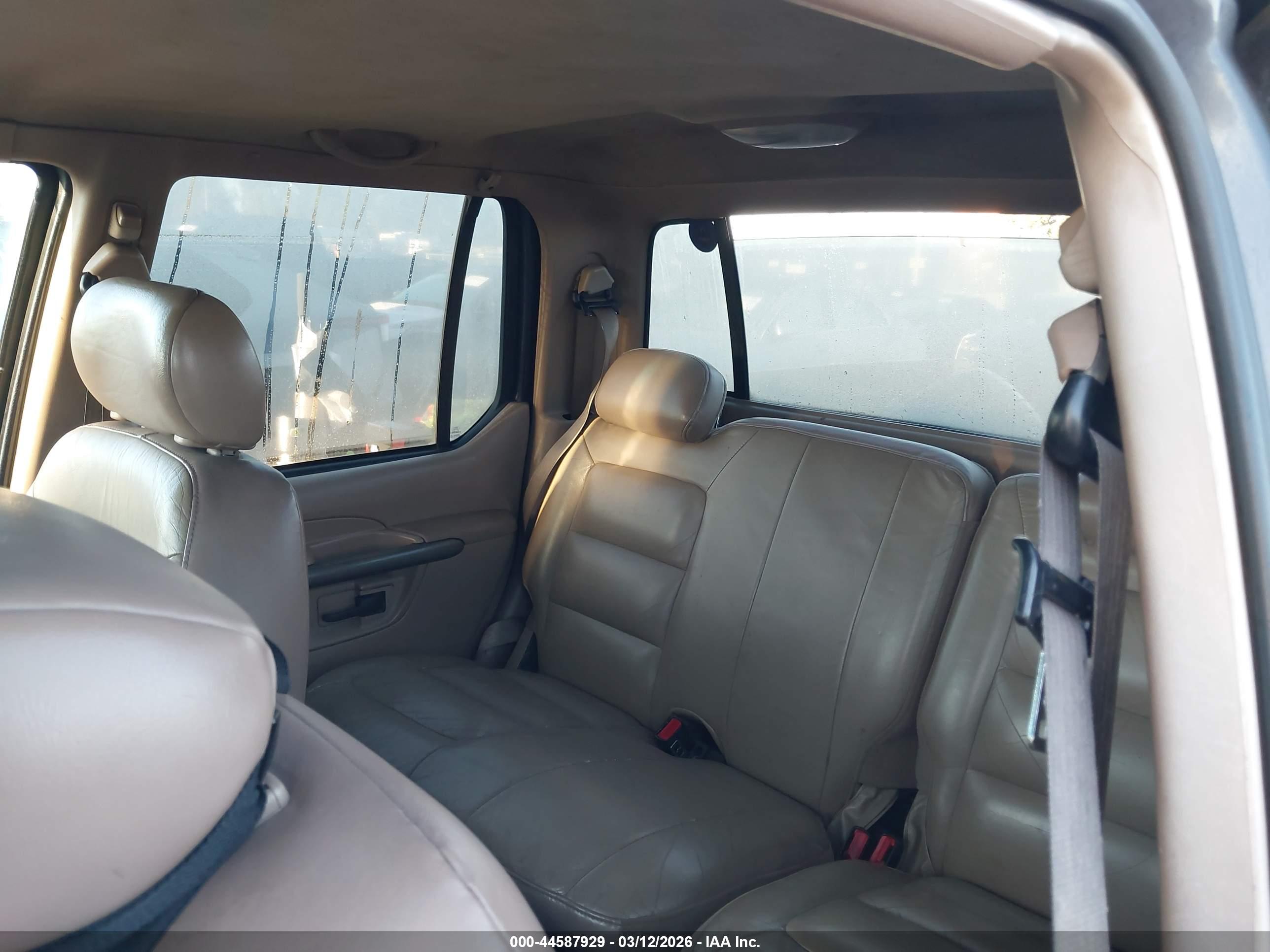 FORD EXPLORER image 8