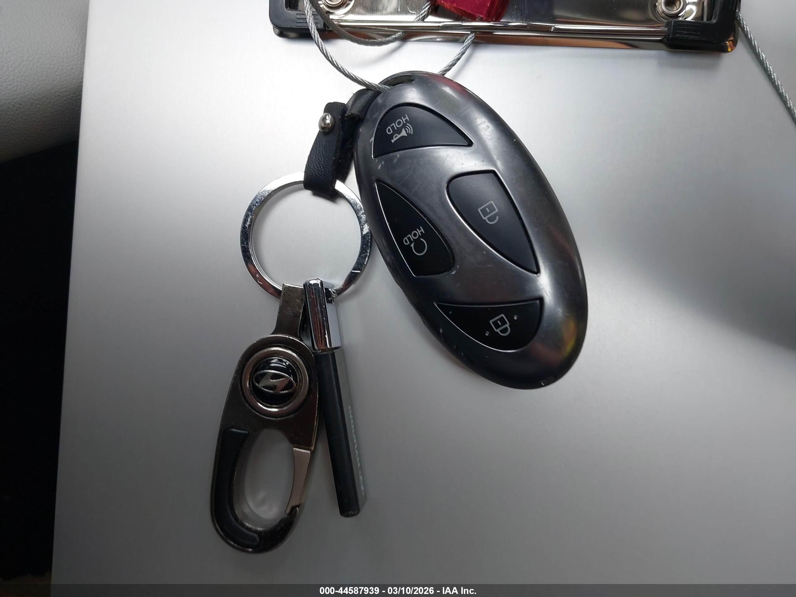 HYUNDAI ELANTRA image 11