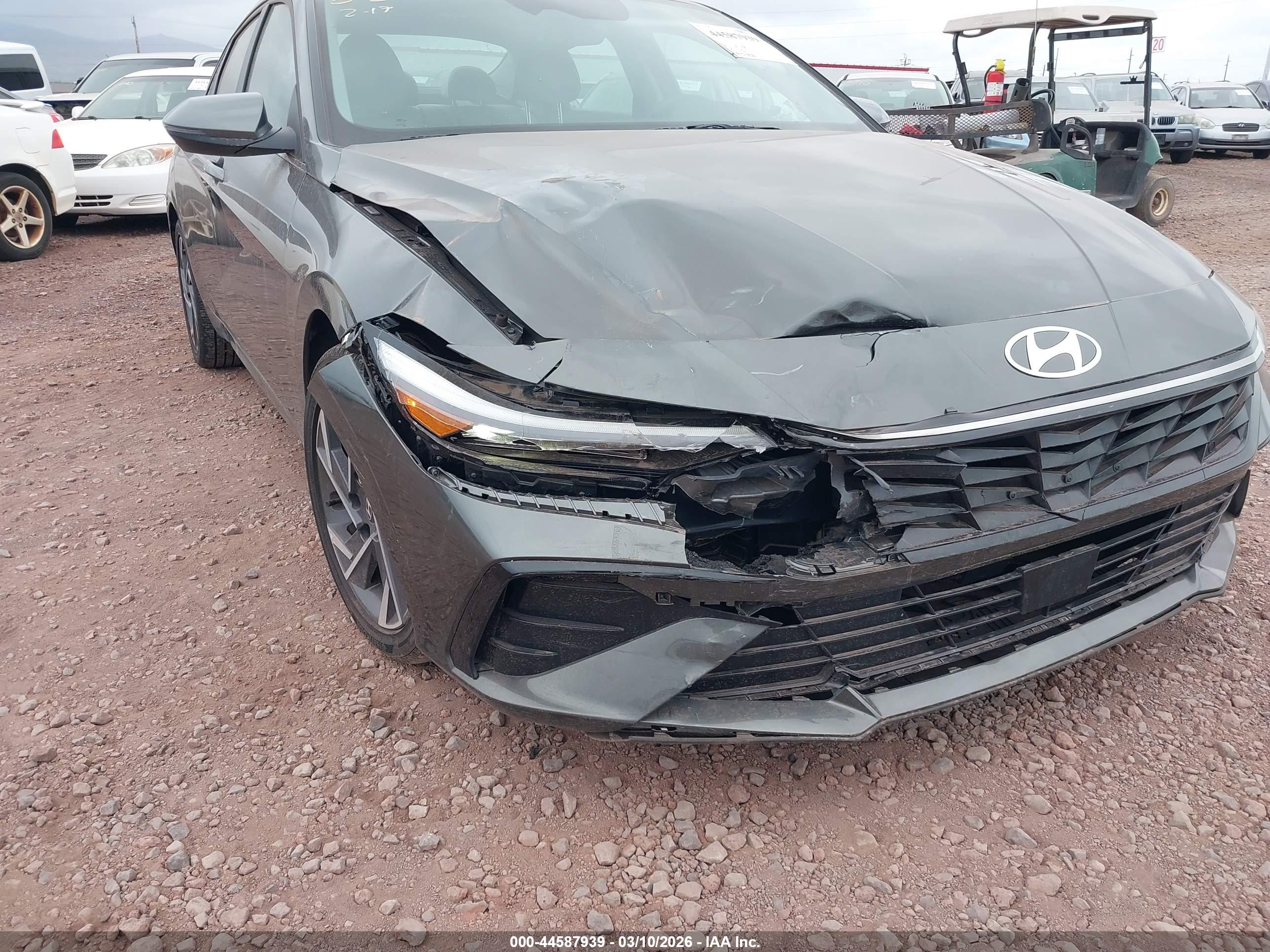 HYUNDAI ELANTRA image 6
