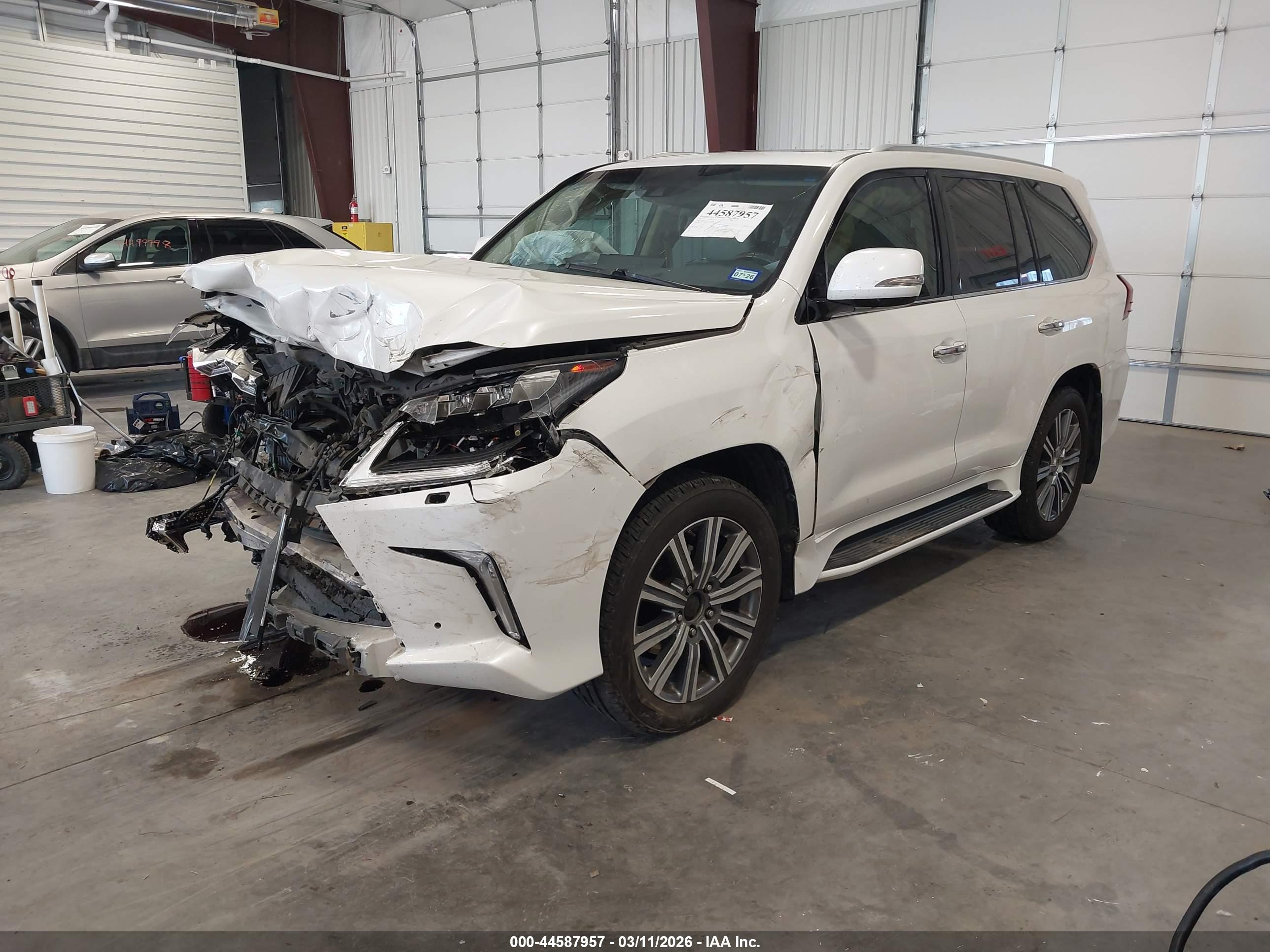 LEXUS LX image 2