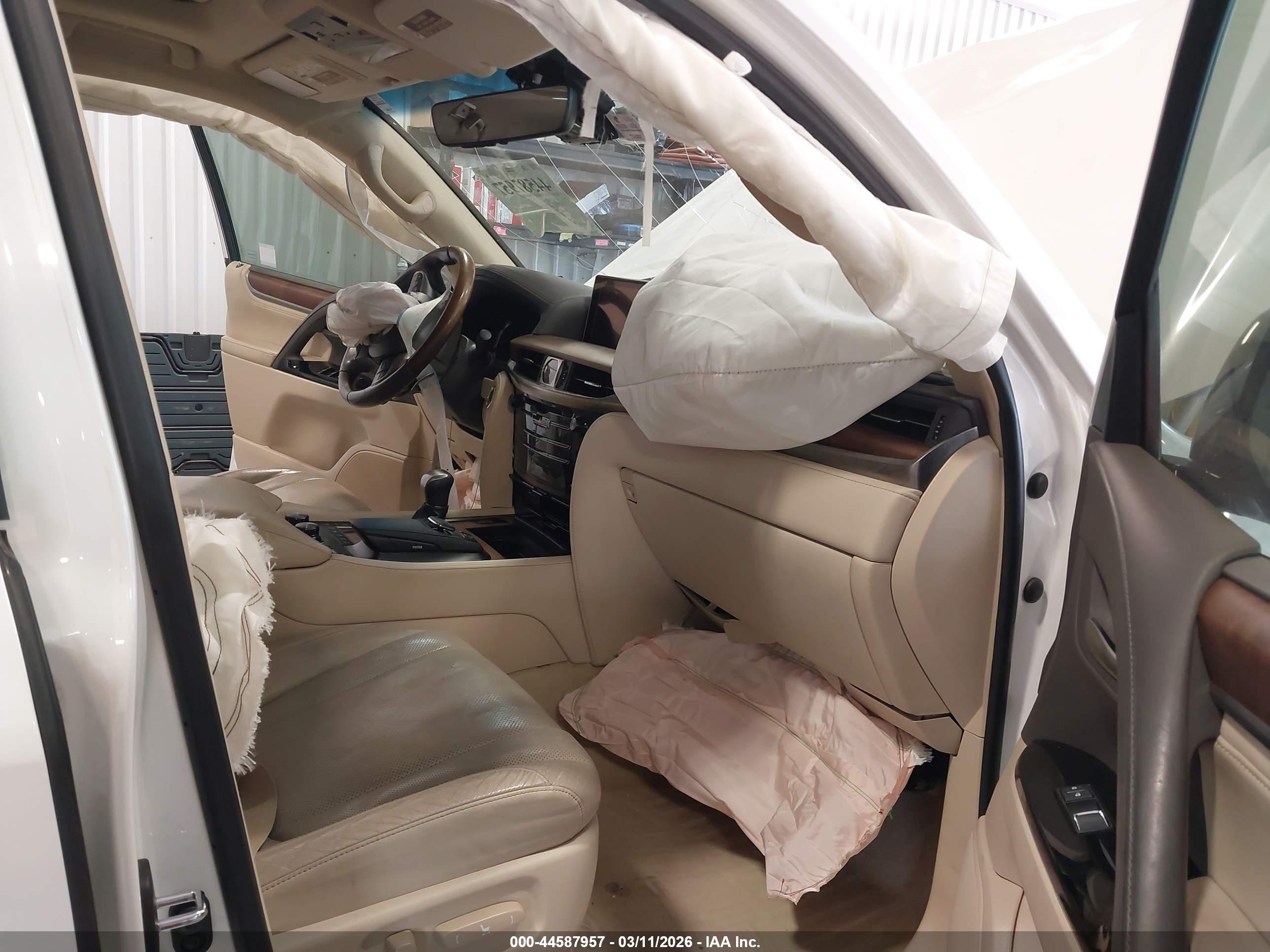 LEXUS LX image 5