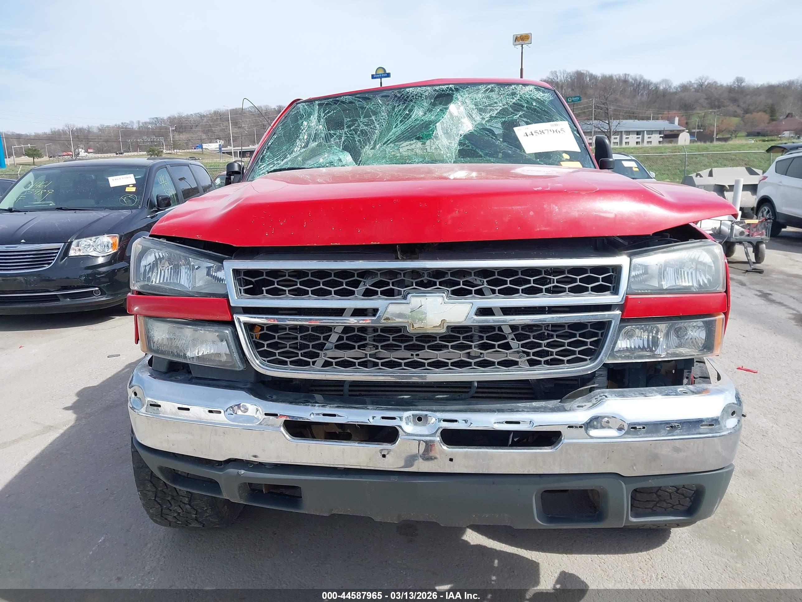 CHEVROLET SILVERADO image 6