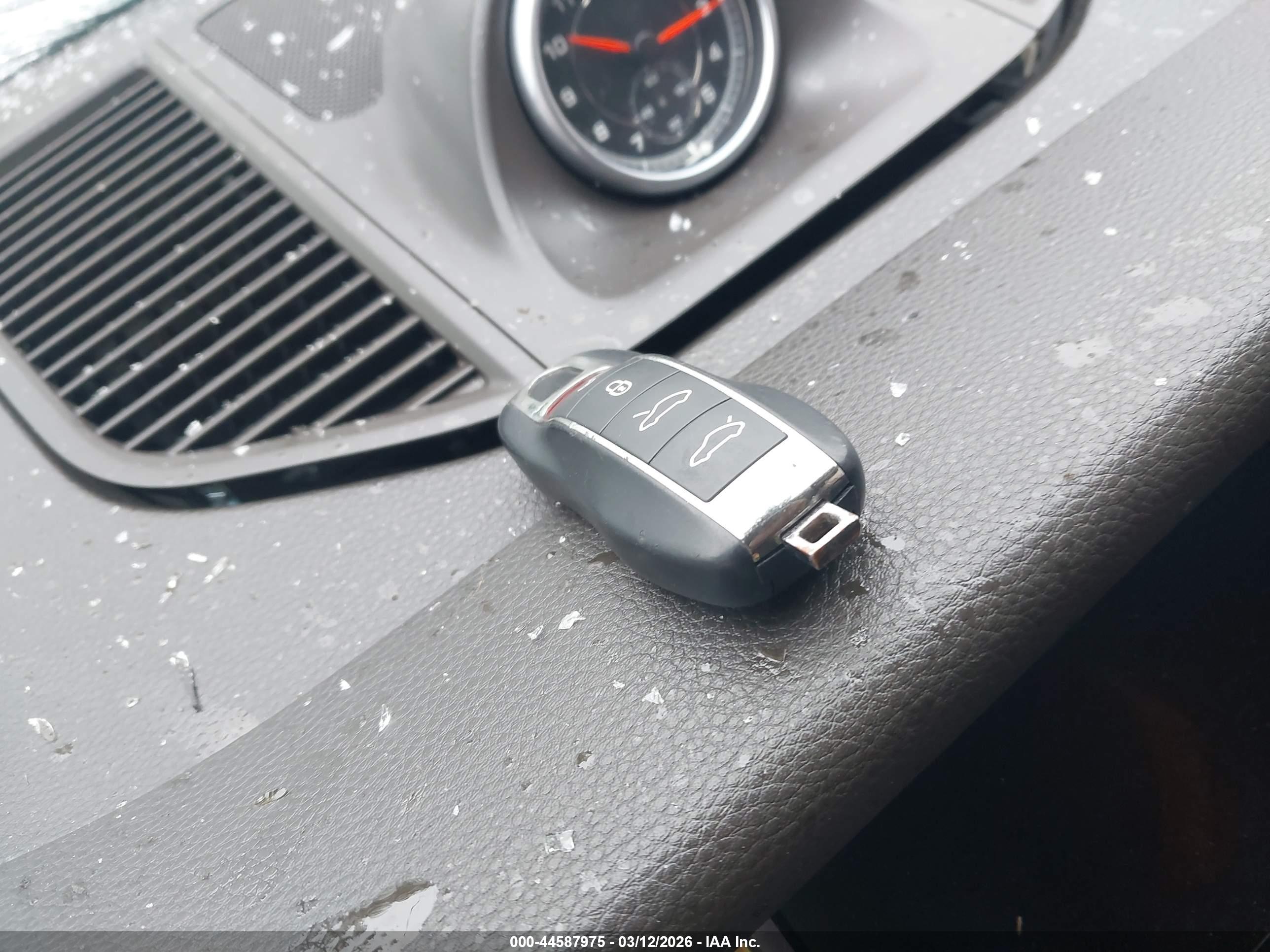 PORSCHE MACAN image 11