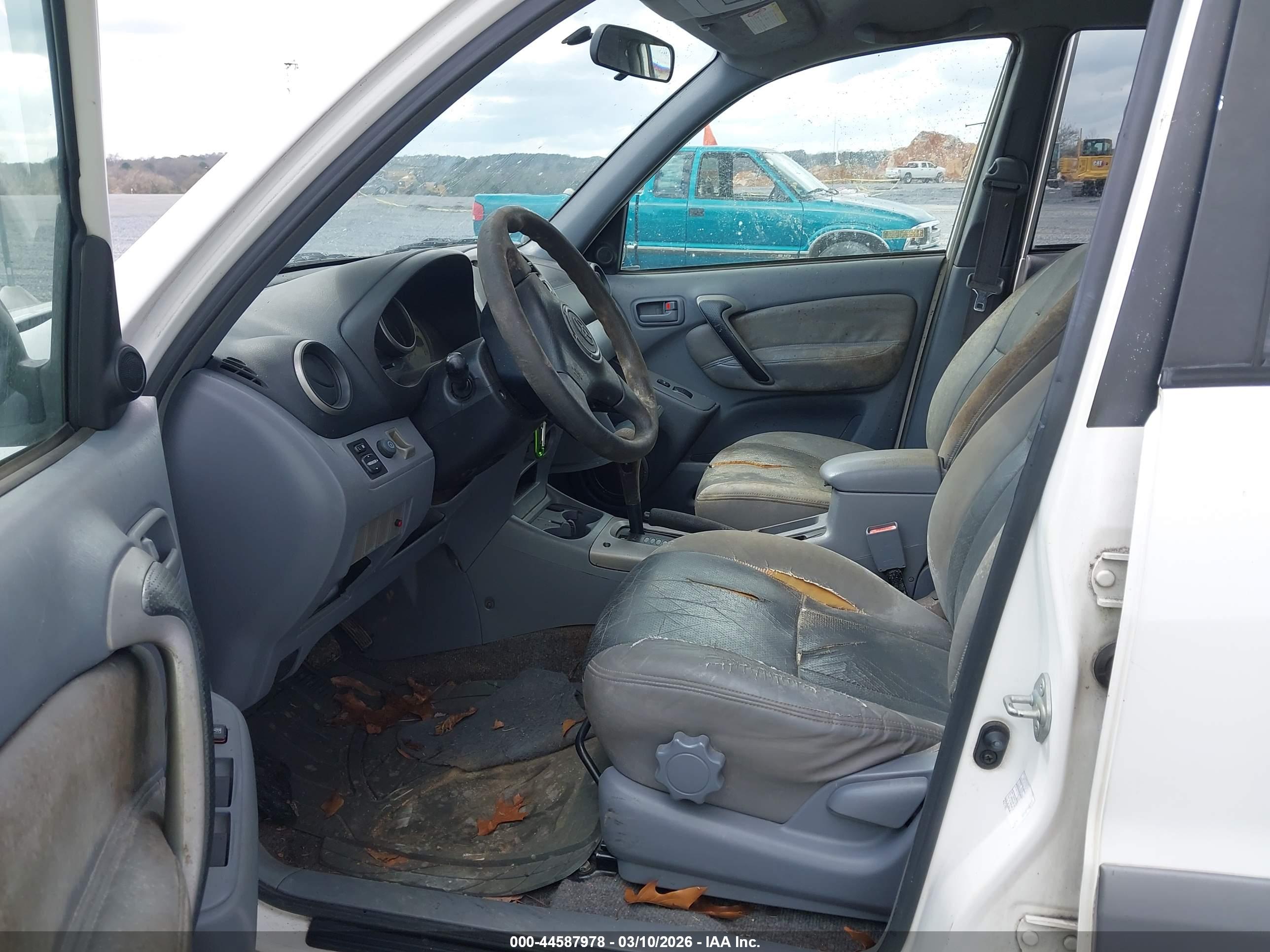 TOYOTA RAV4 image 5