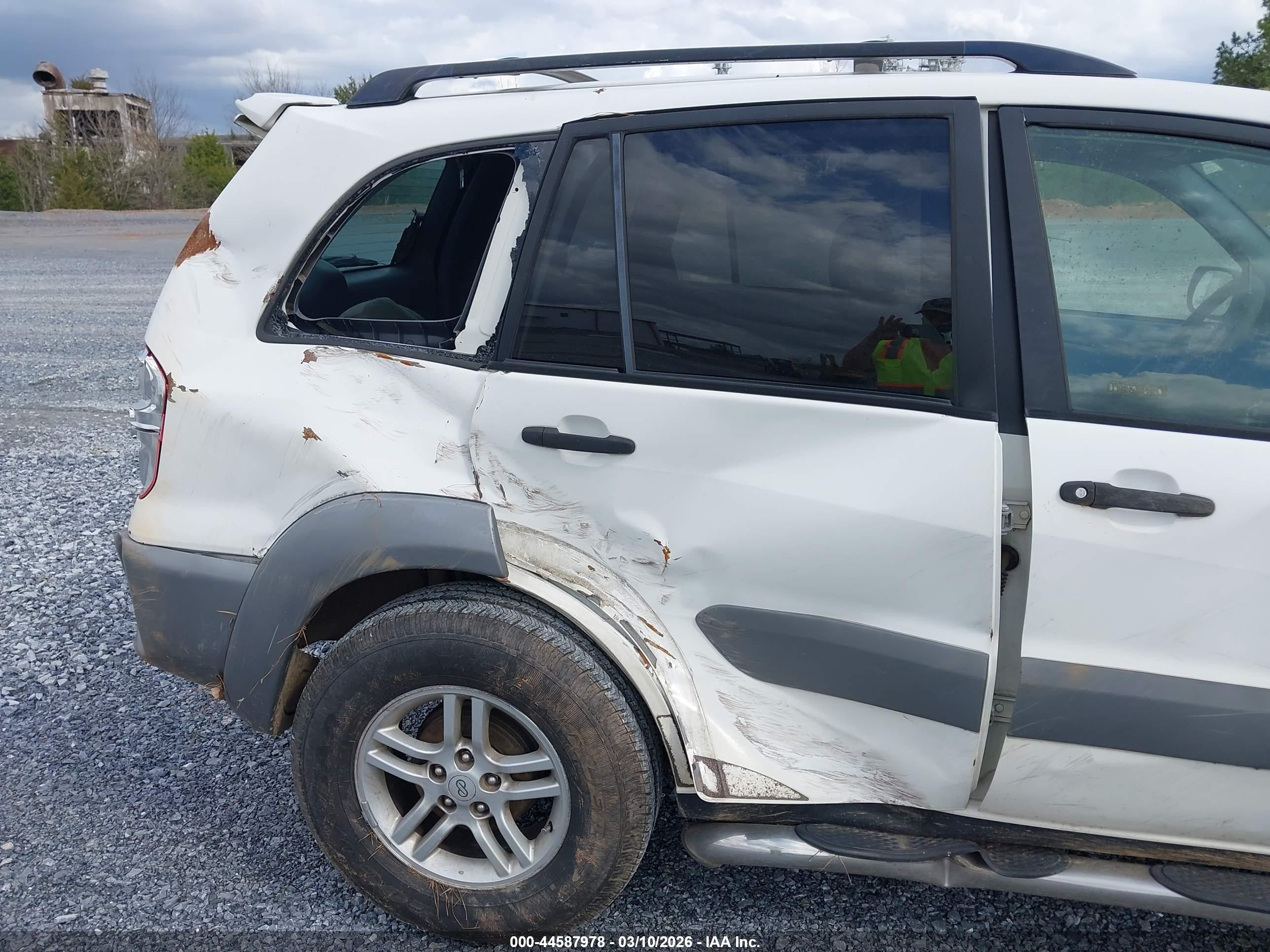 TOYOTA RAV4 image 6