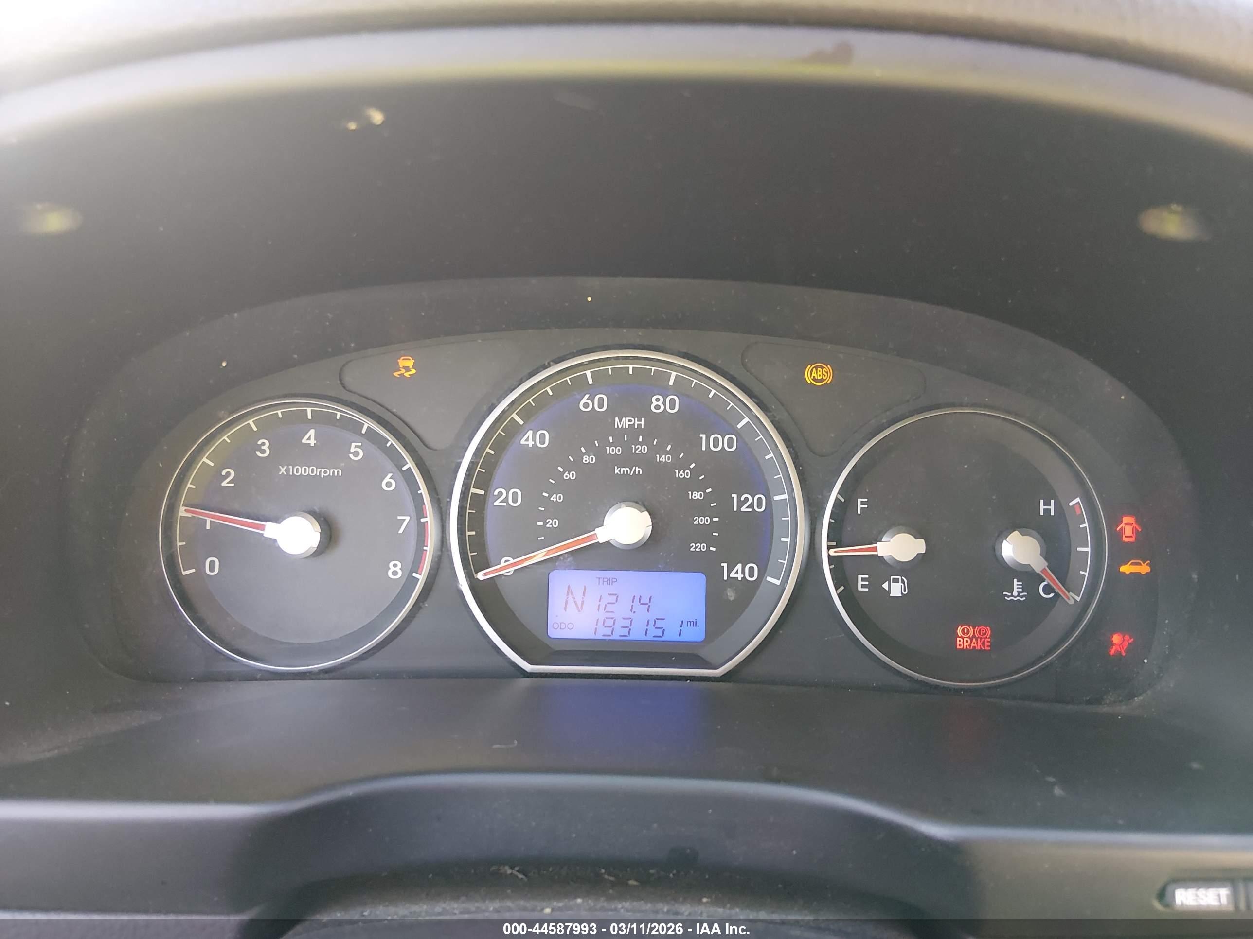 HYUNDAI SANTA image 7