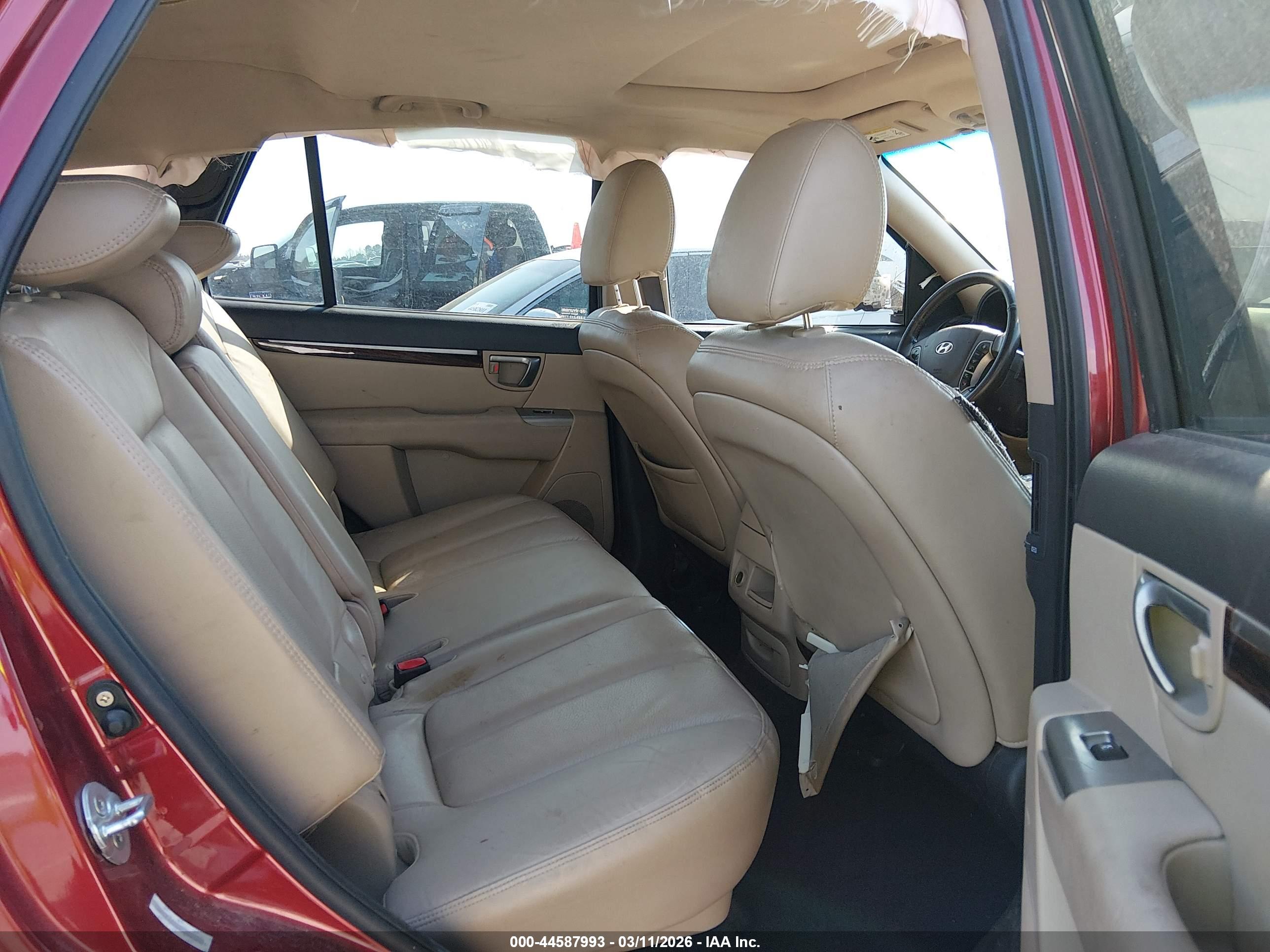 HYUNDAI SANTA image 8