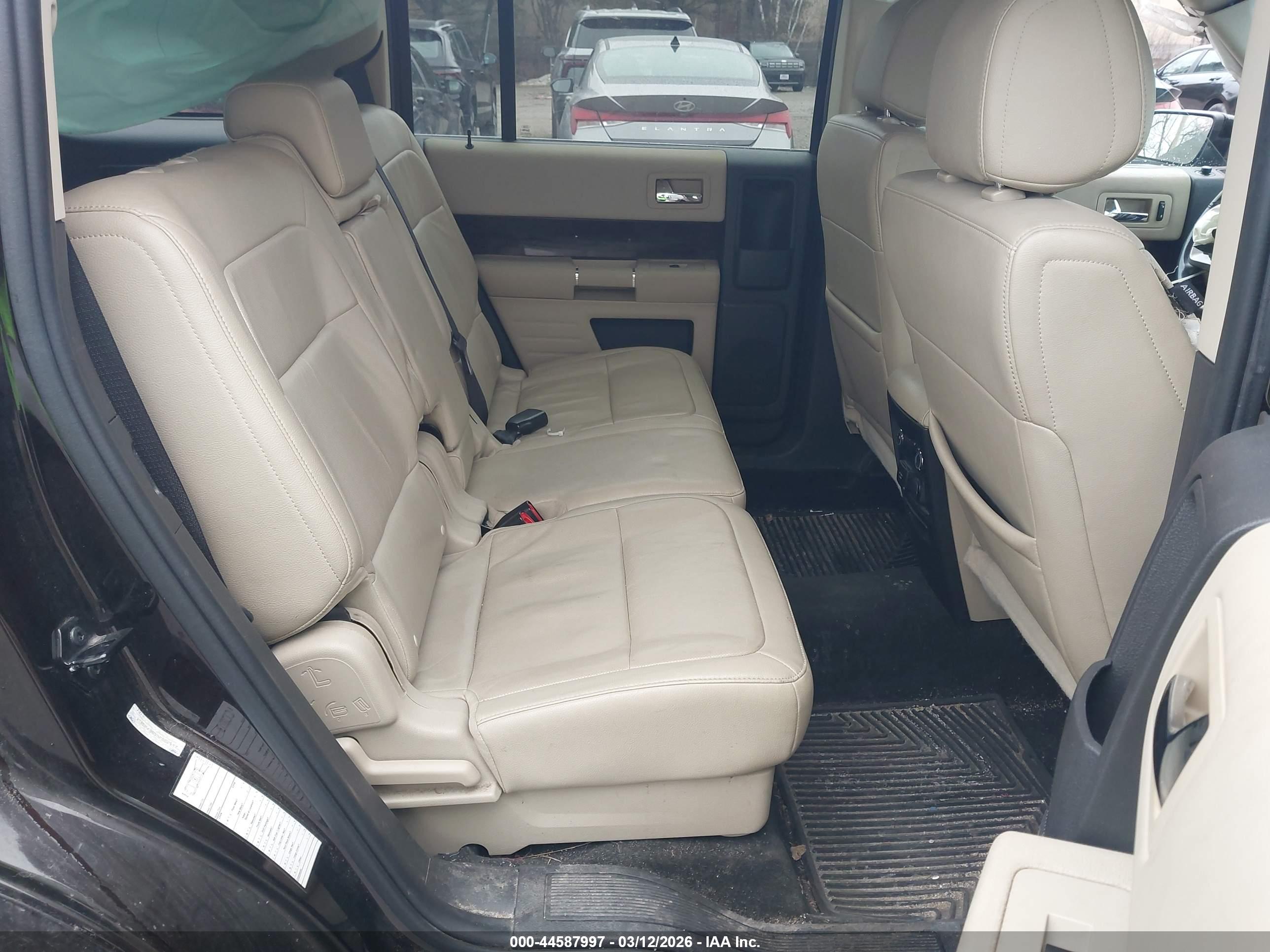 FORD FLEX image 8