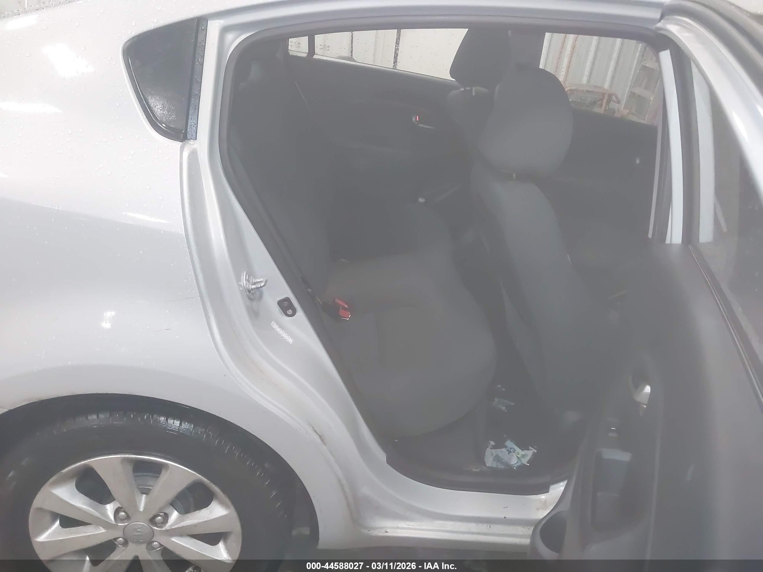 KIA RIO image 8