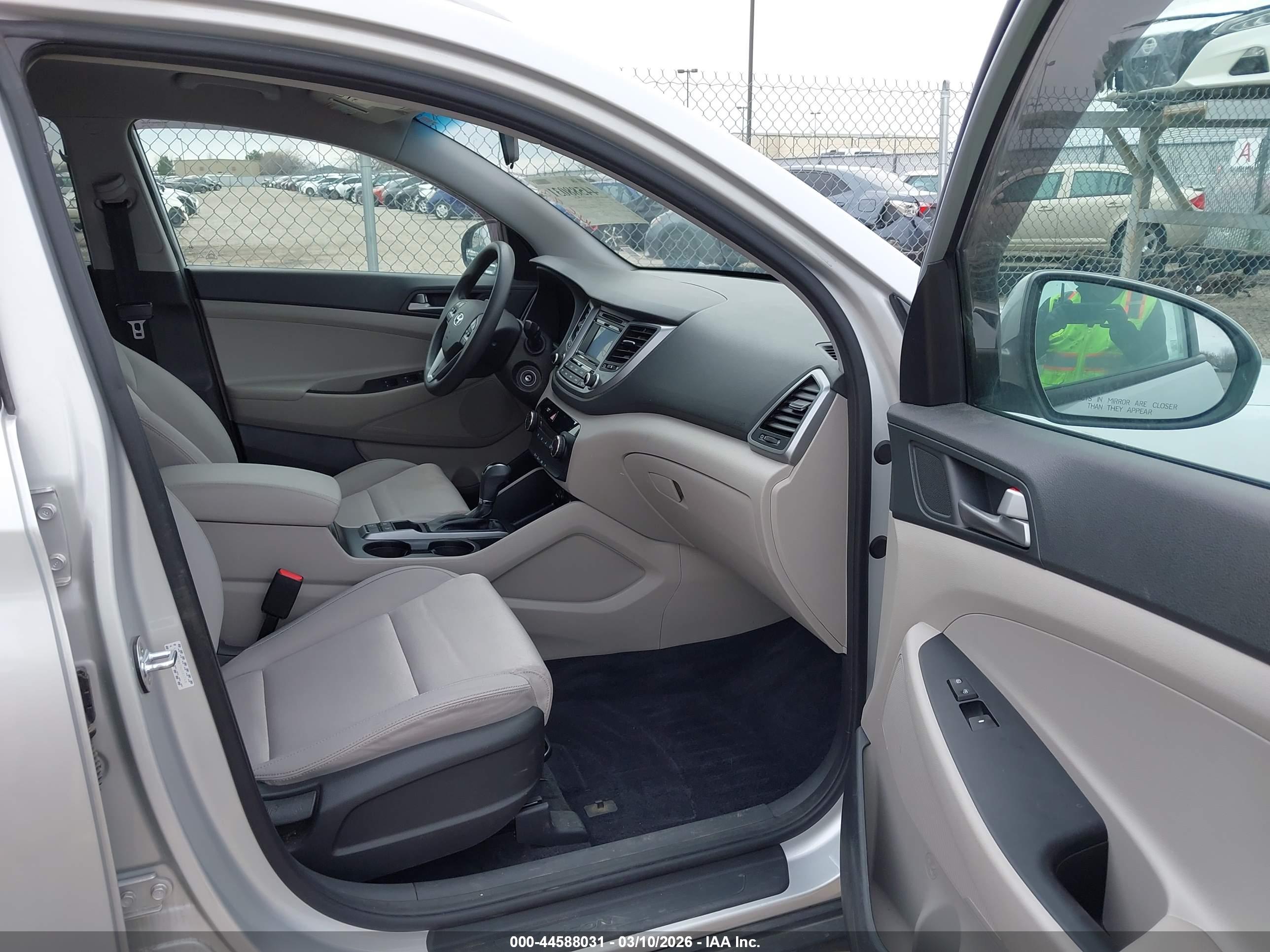 HYUNDAI TUCSON image 5