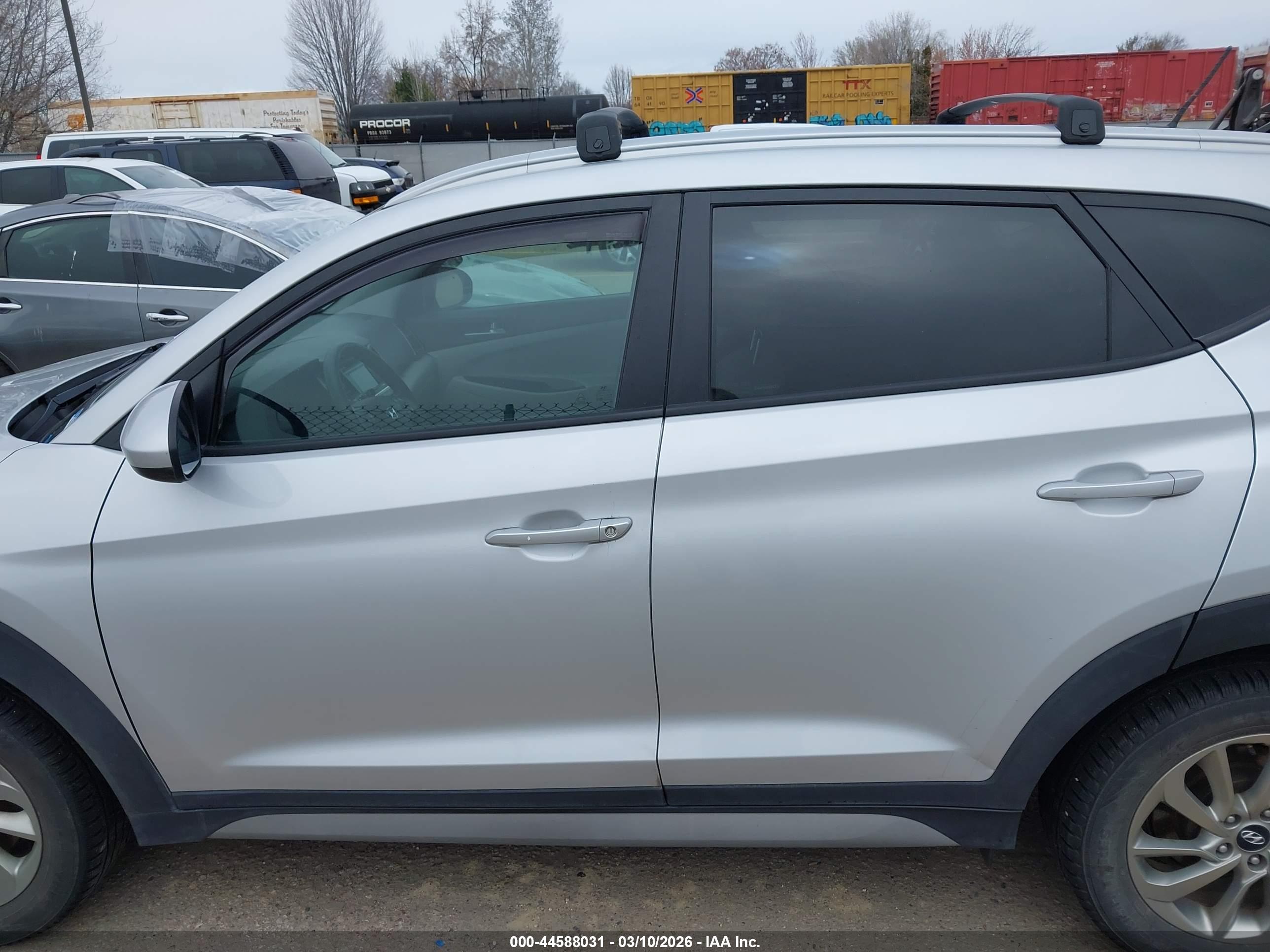 HYUNDAI TUCSON image 6
