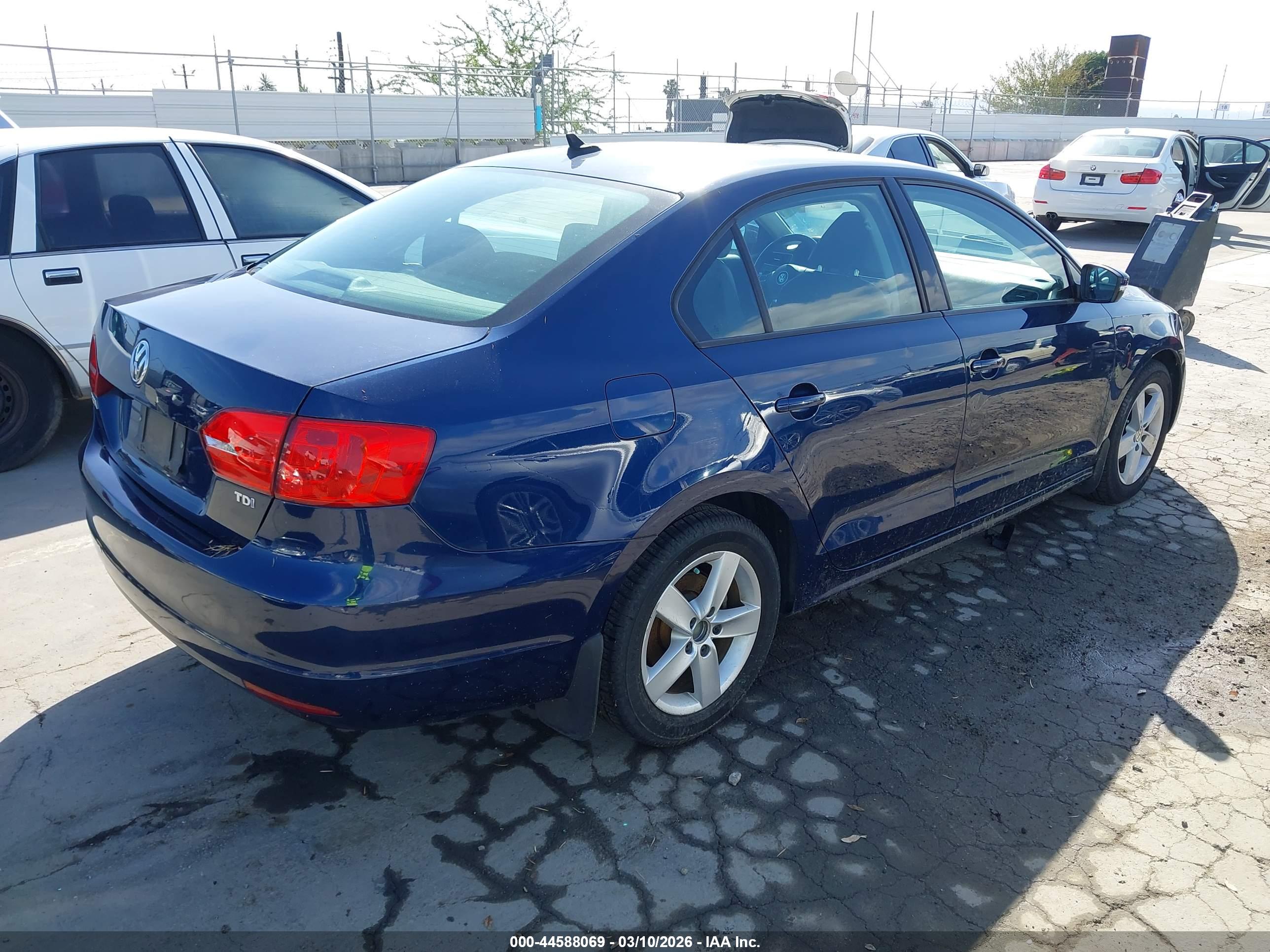 VOLKSWAGEN JETTA image 4