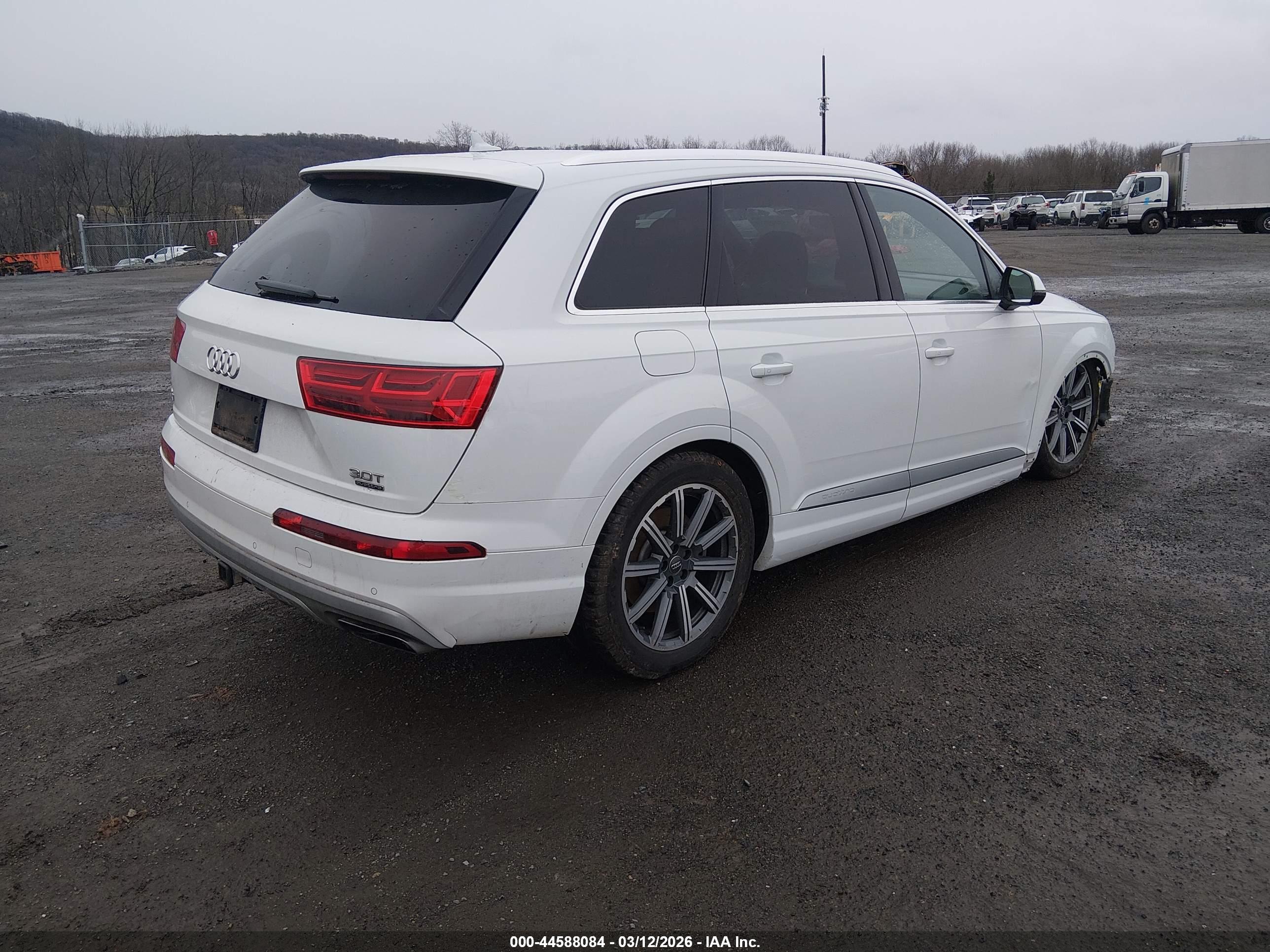 AUDI Q7 image 4