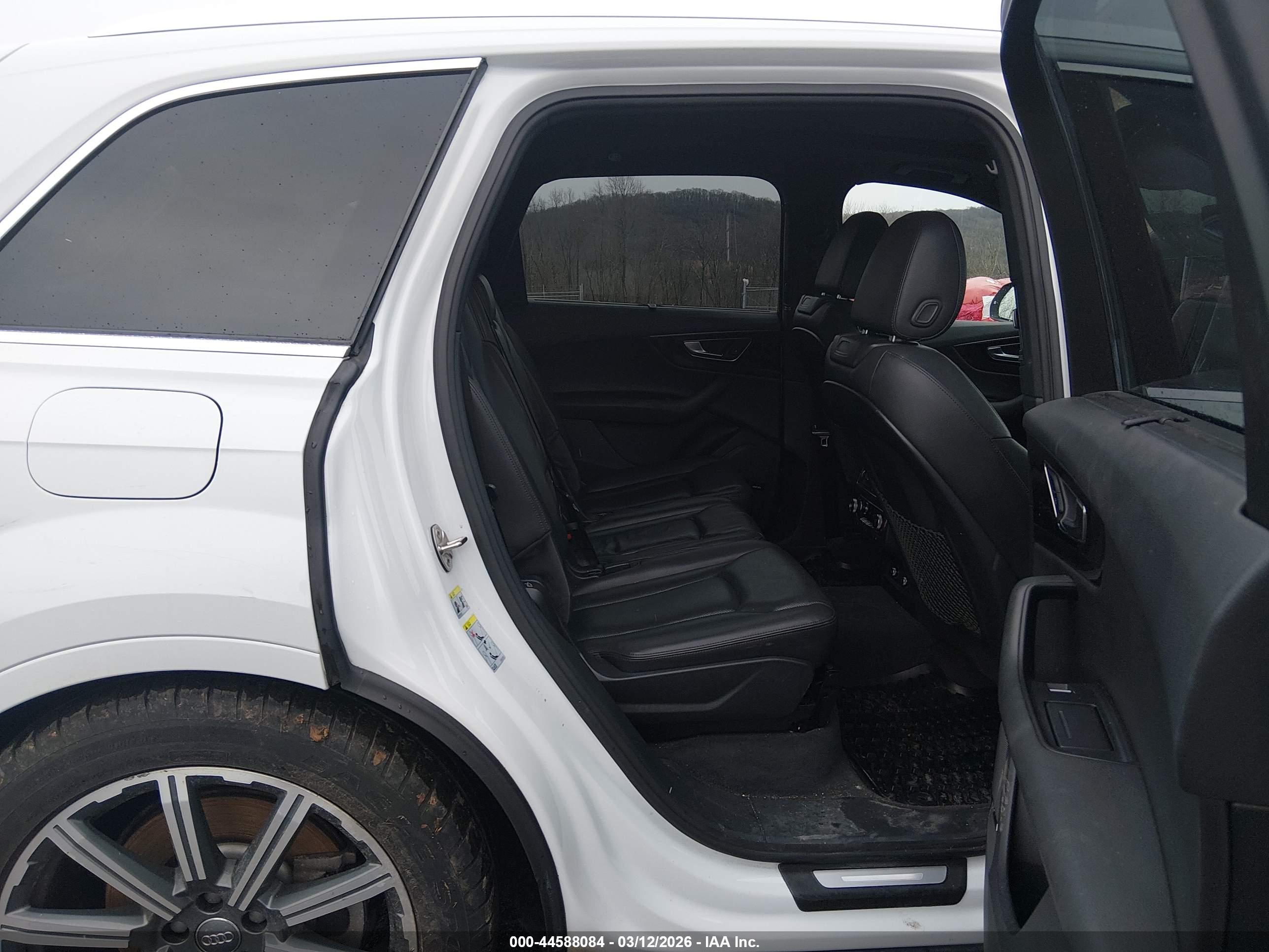 AUDI Q7 image 8