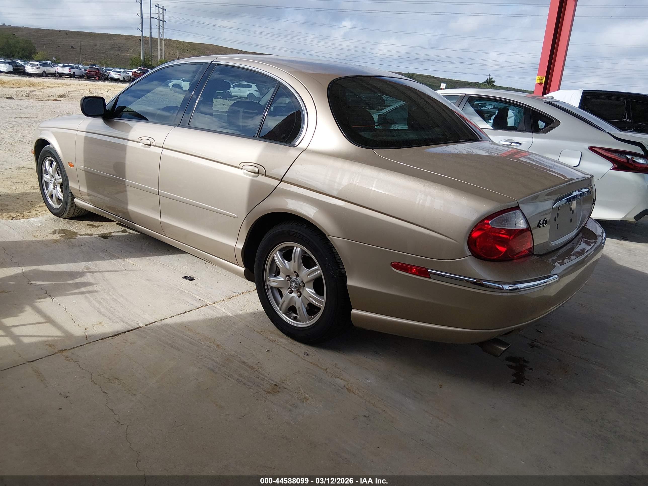JAGUAR S-TYPE image 3