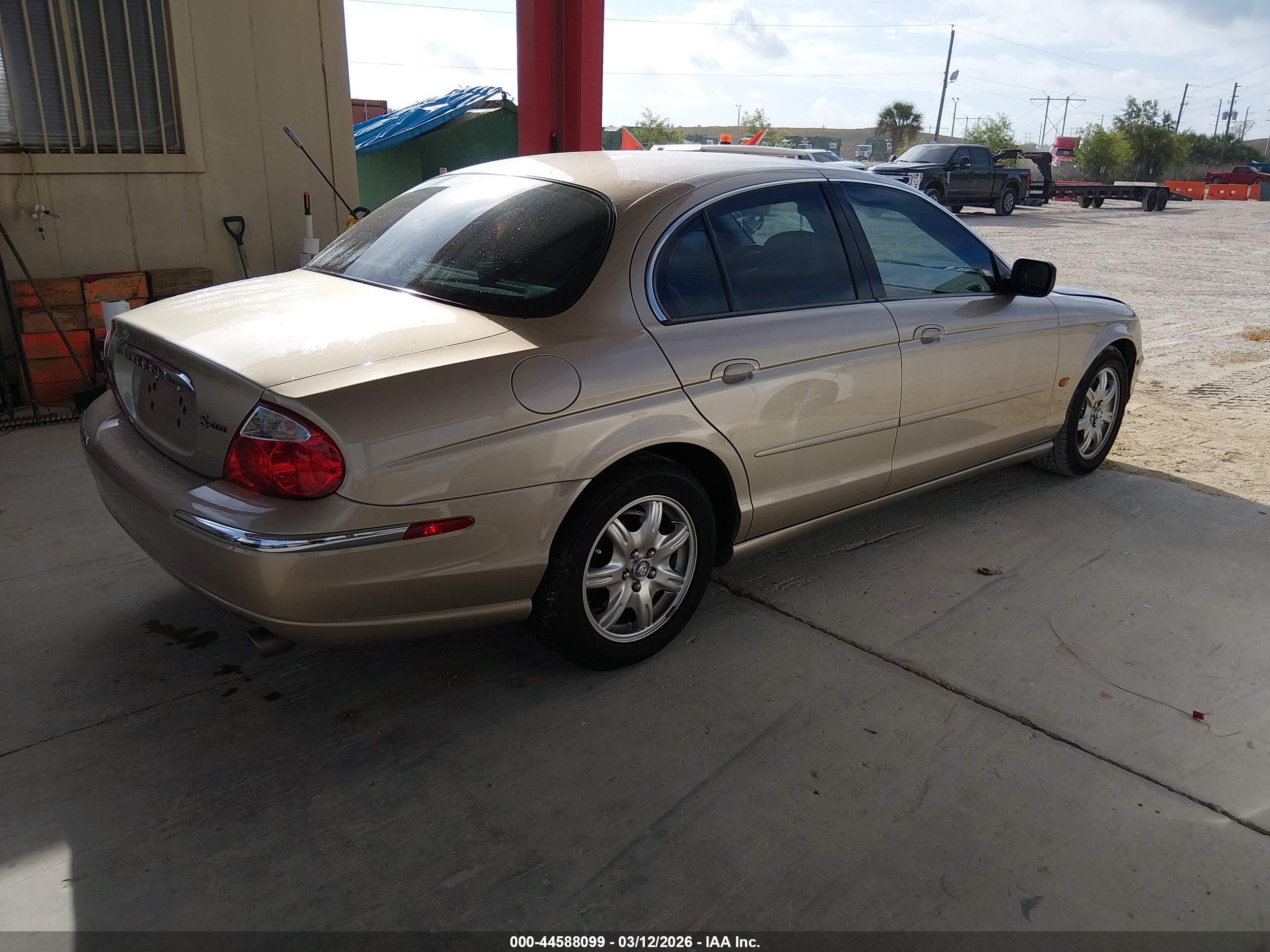 JAGUAR S-TYPE image 4