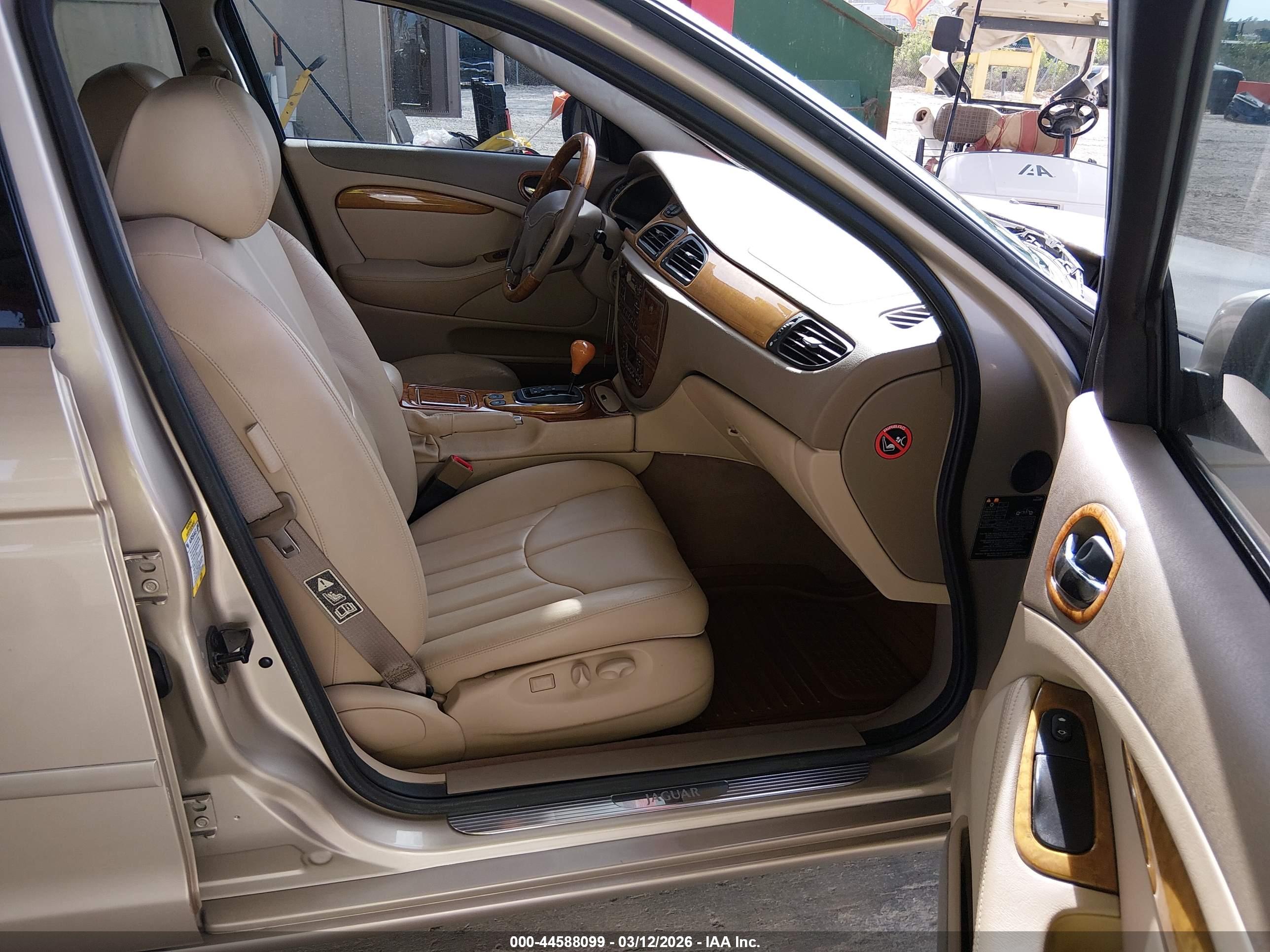 JAGUAR S-TYPE image 5