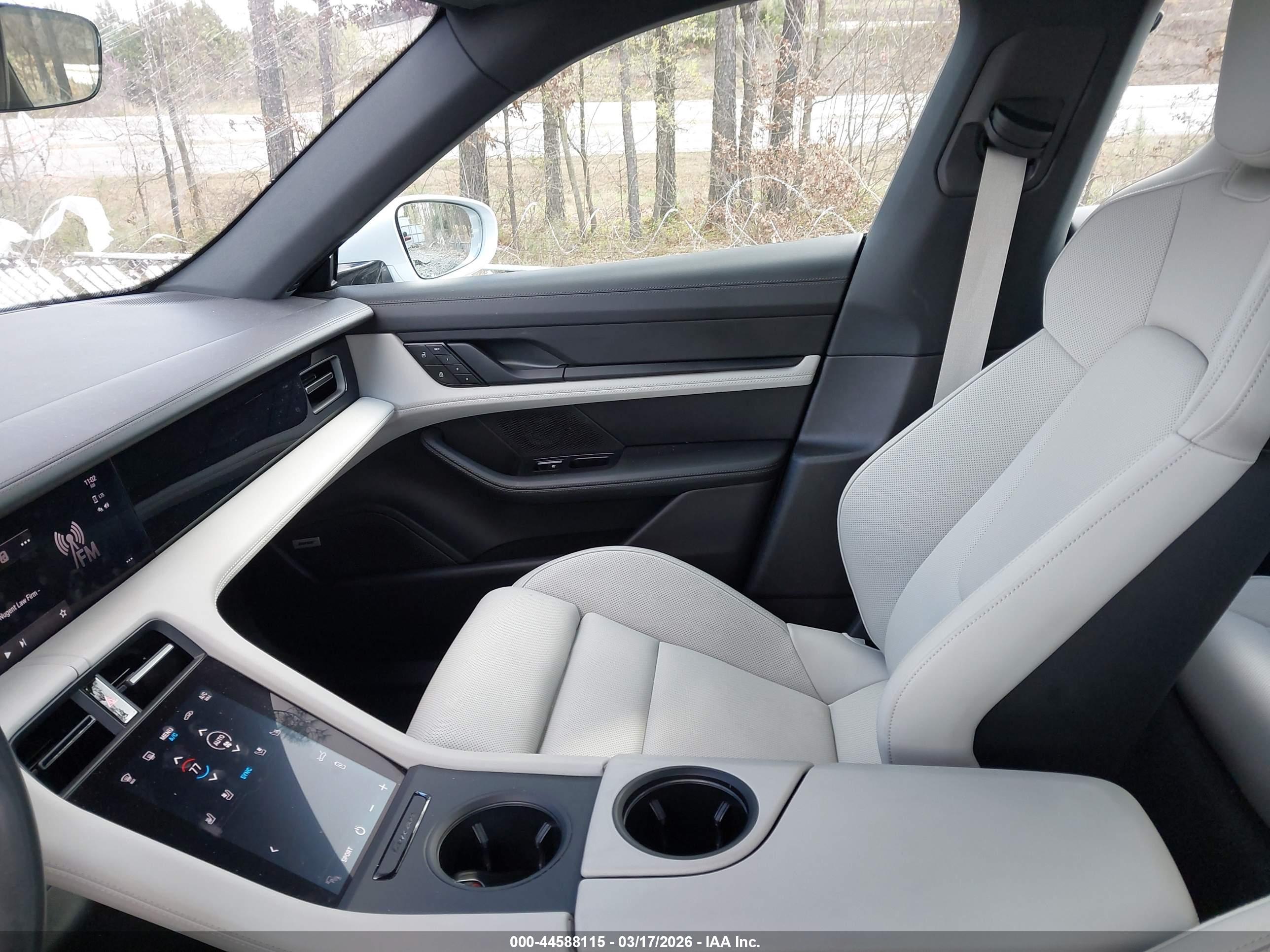 PORSCHE TAYCAN image 5