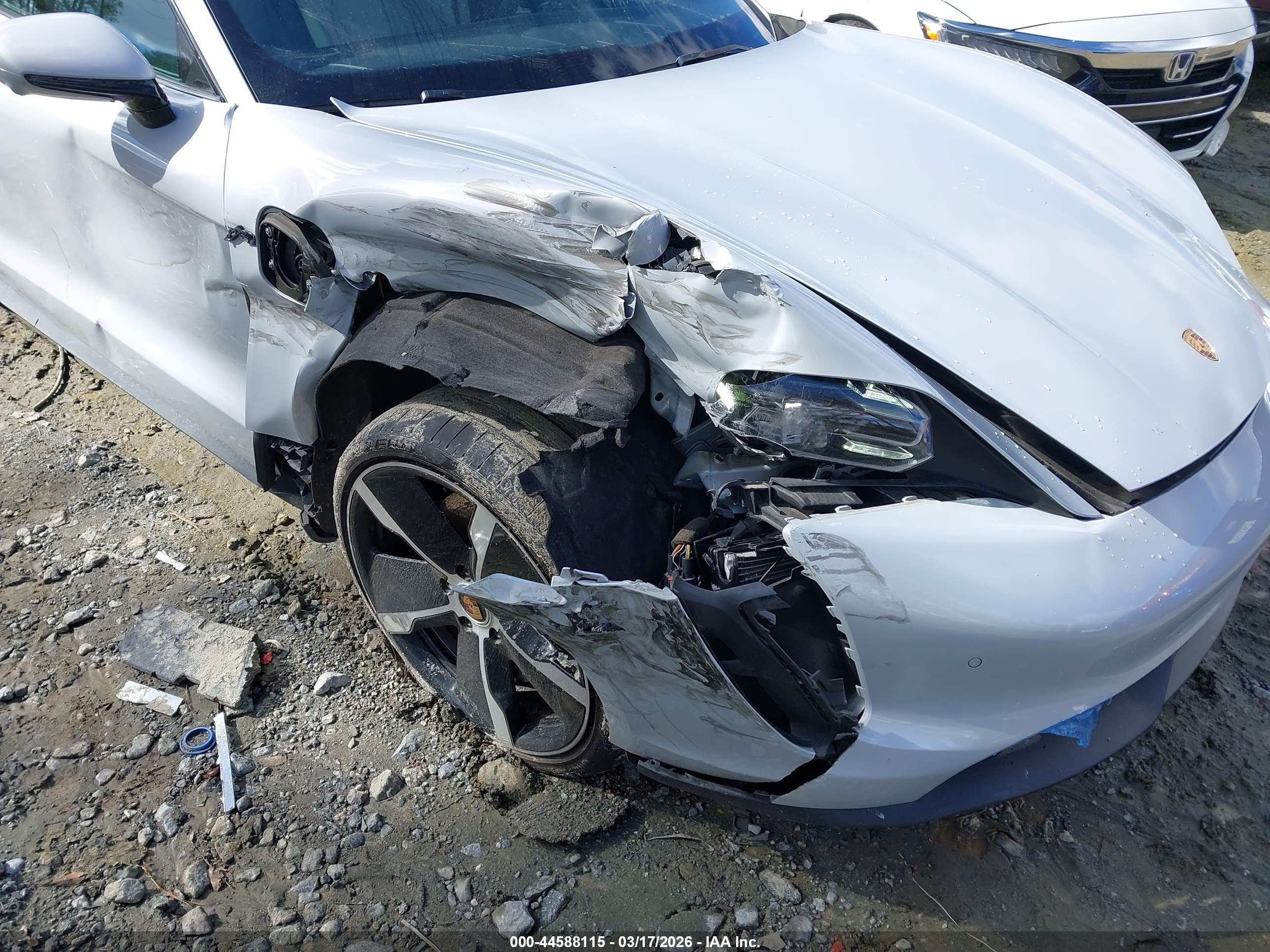 PORSCHE TAYCAN image 6