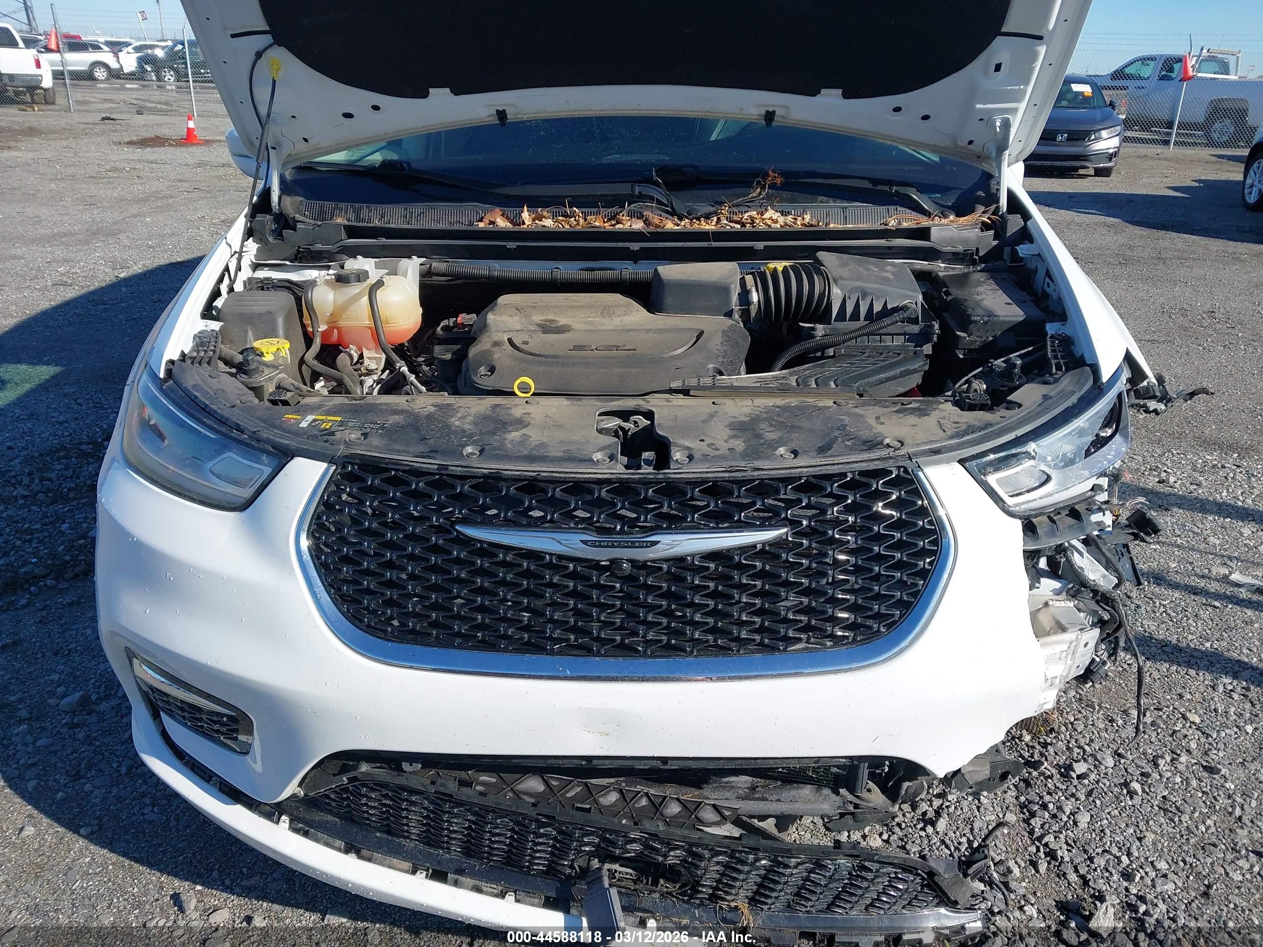 CHRYSLER PACIFICA image 10