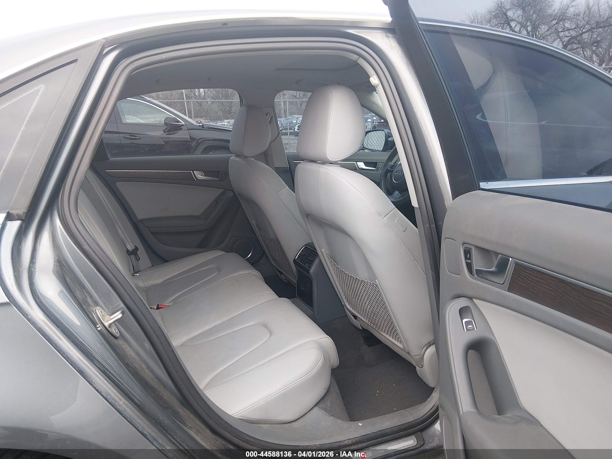 AUDI A4 image 8