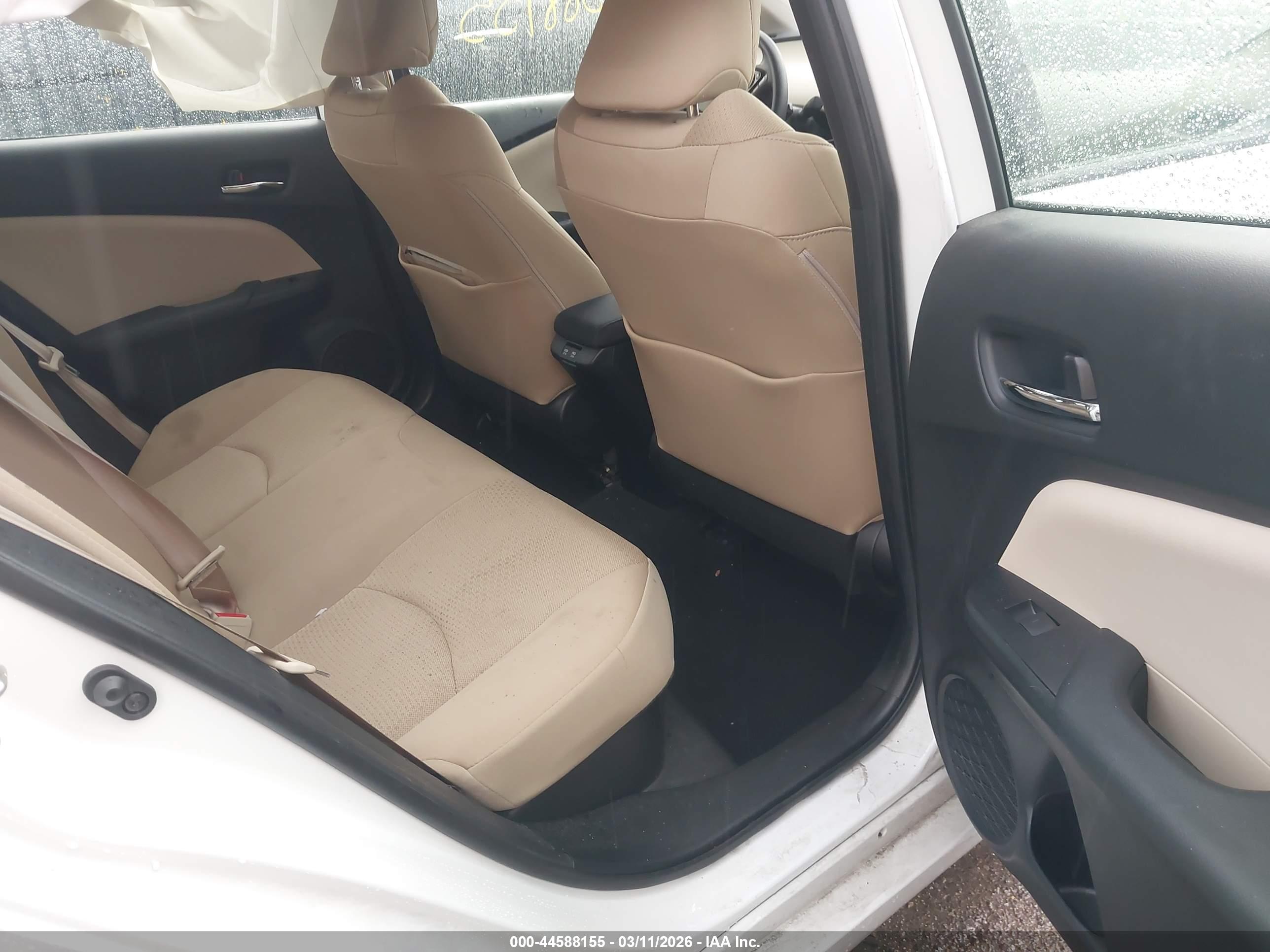 TOYOTA PRIUS image 8