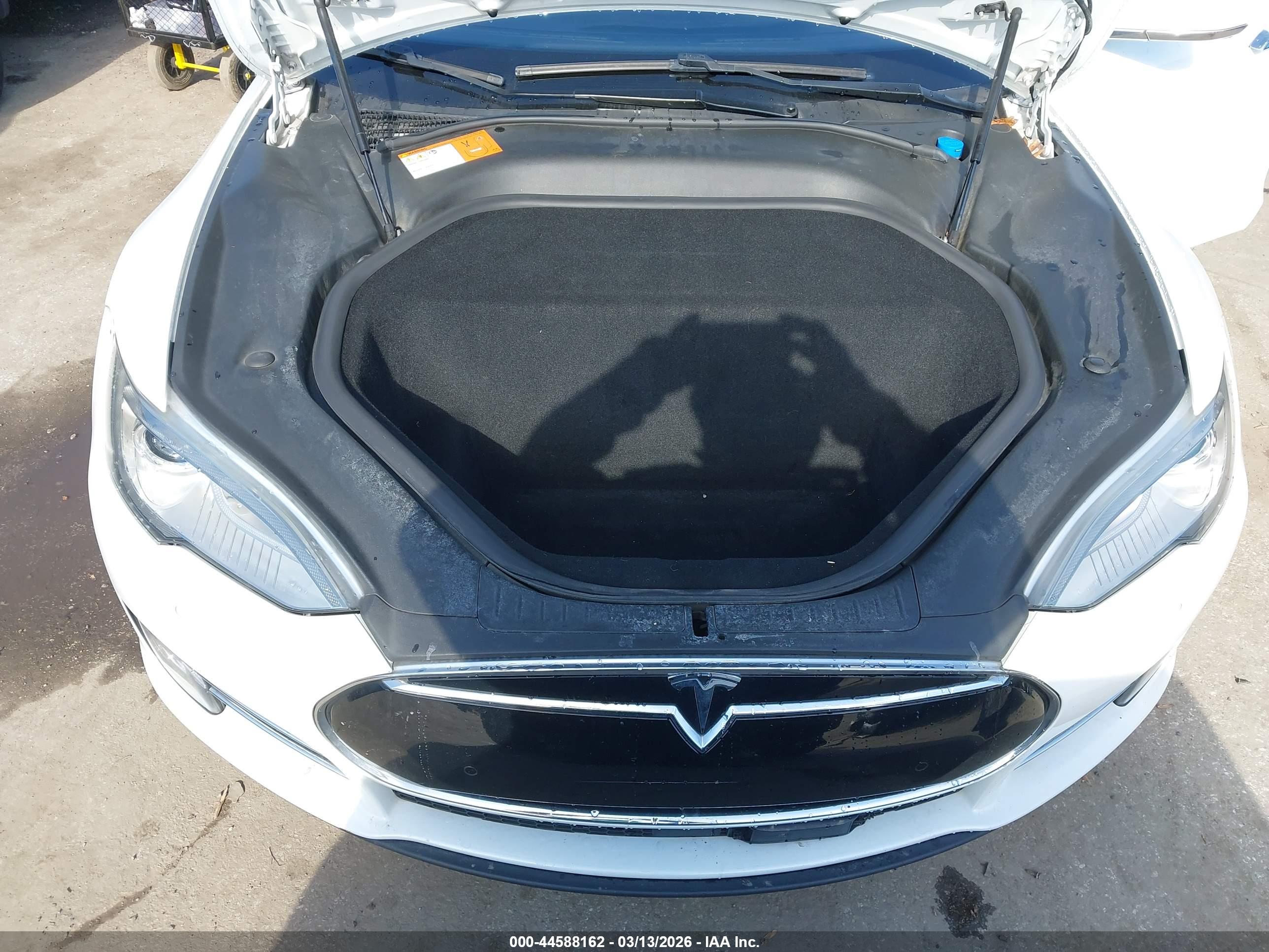 TESLA MODEL image 10
