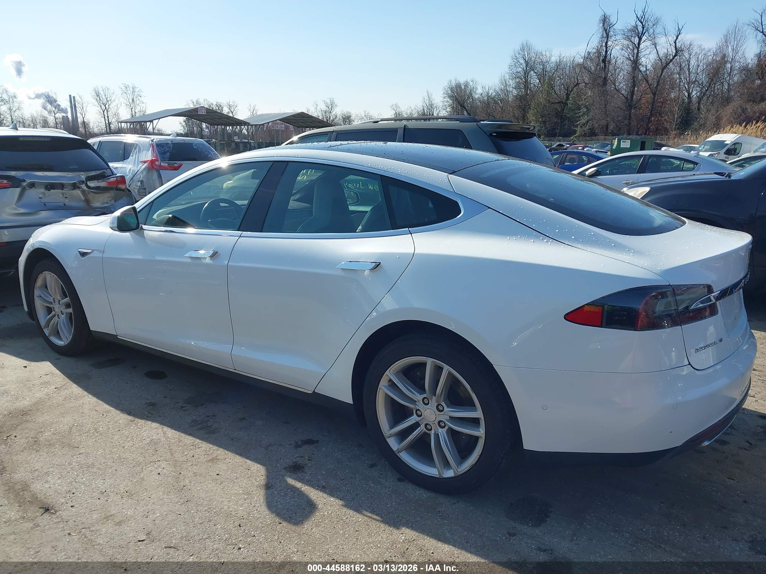 TESLA MODEL image 3