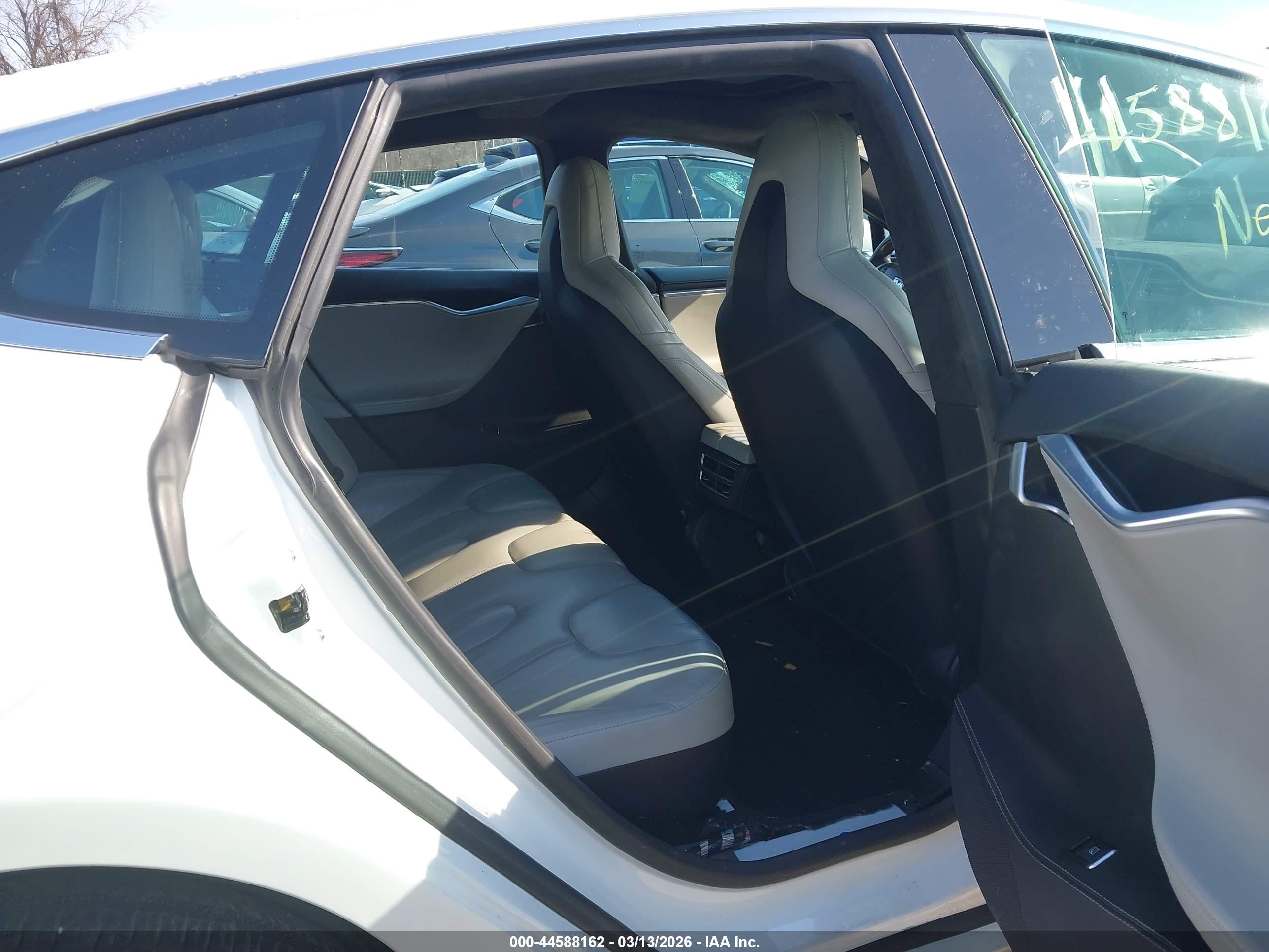 TESLA MODEL image 8