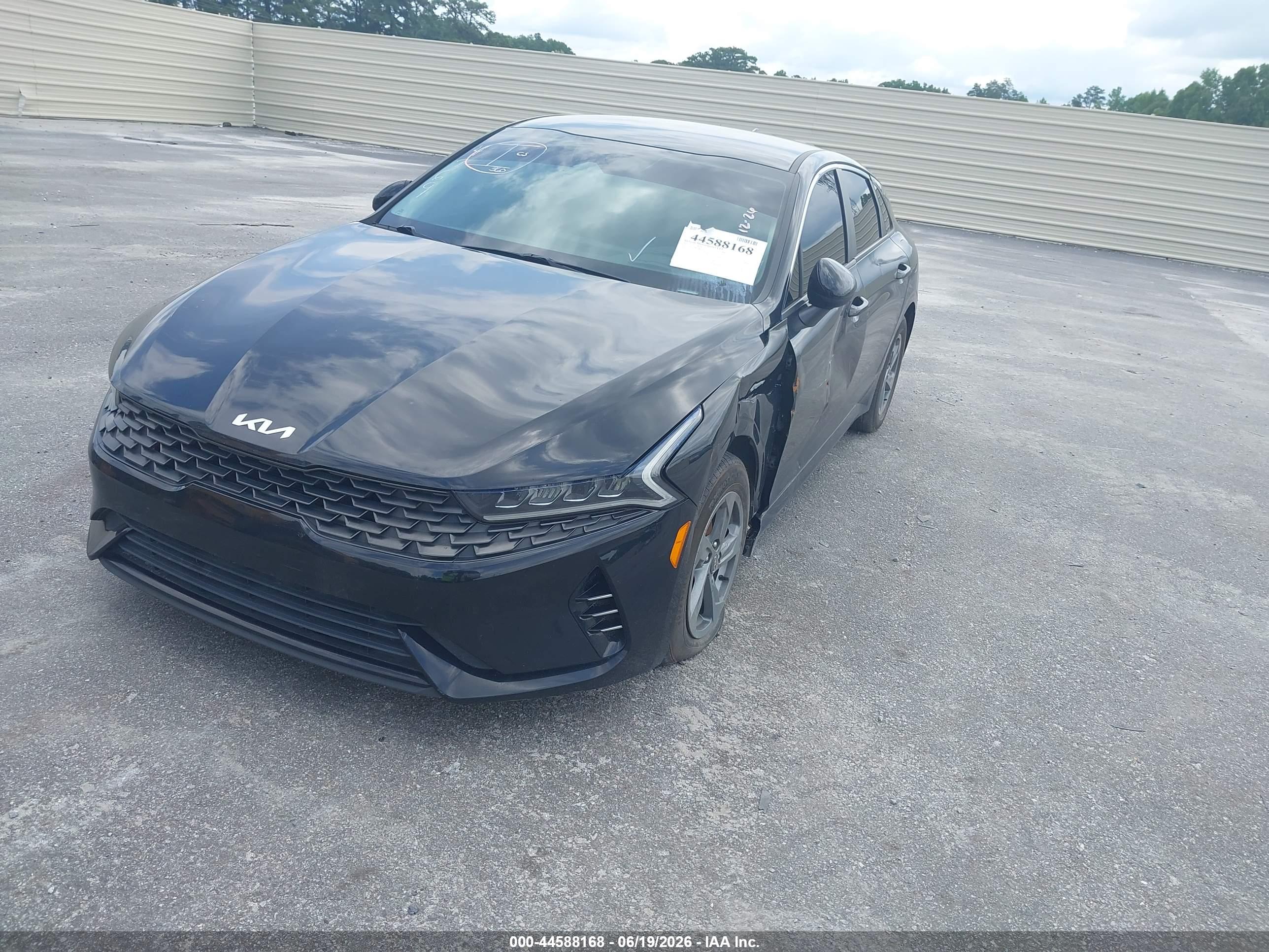 KIA K5 image 2