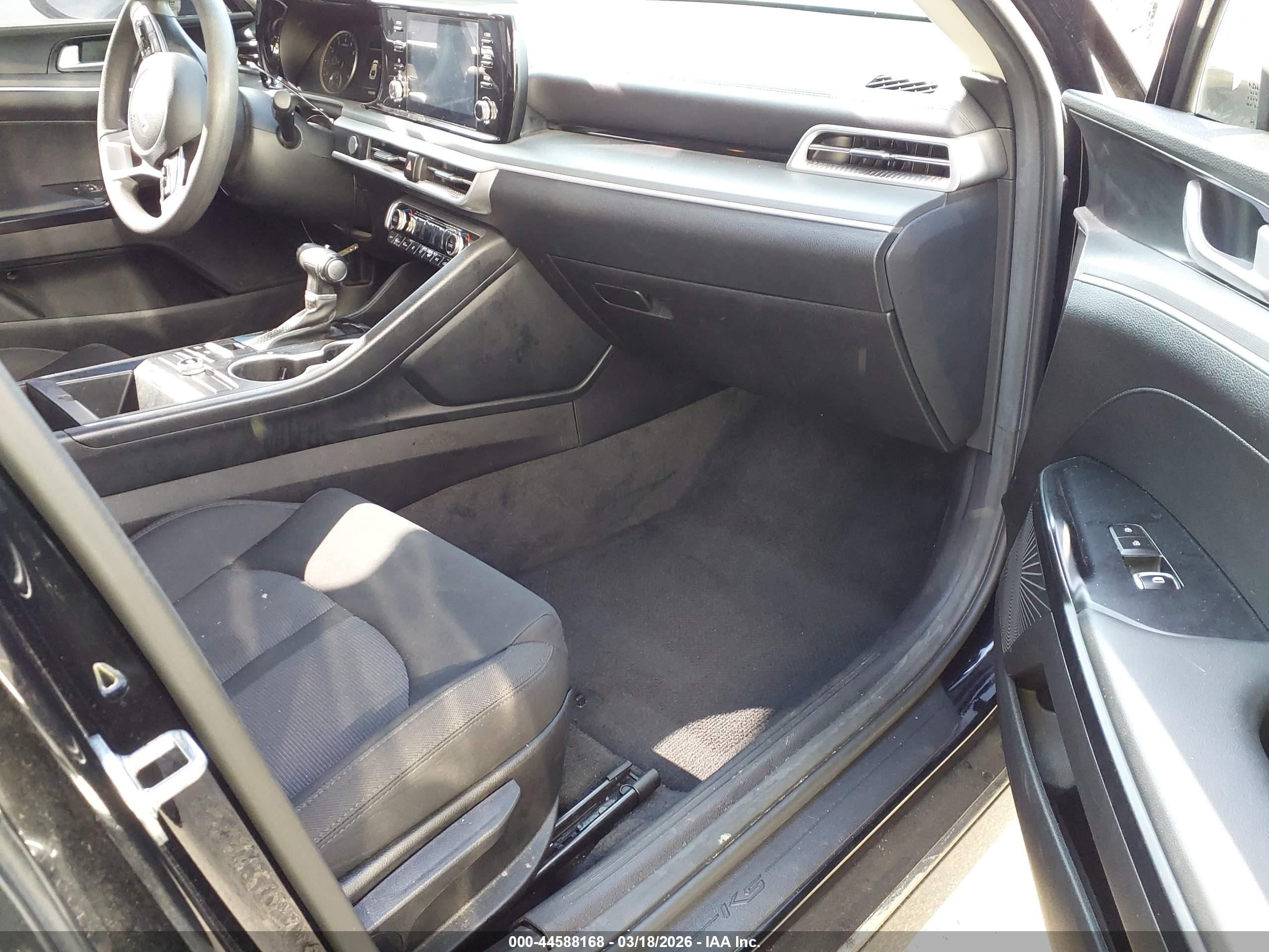 KIA K5 image 5