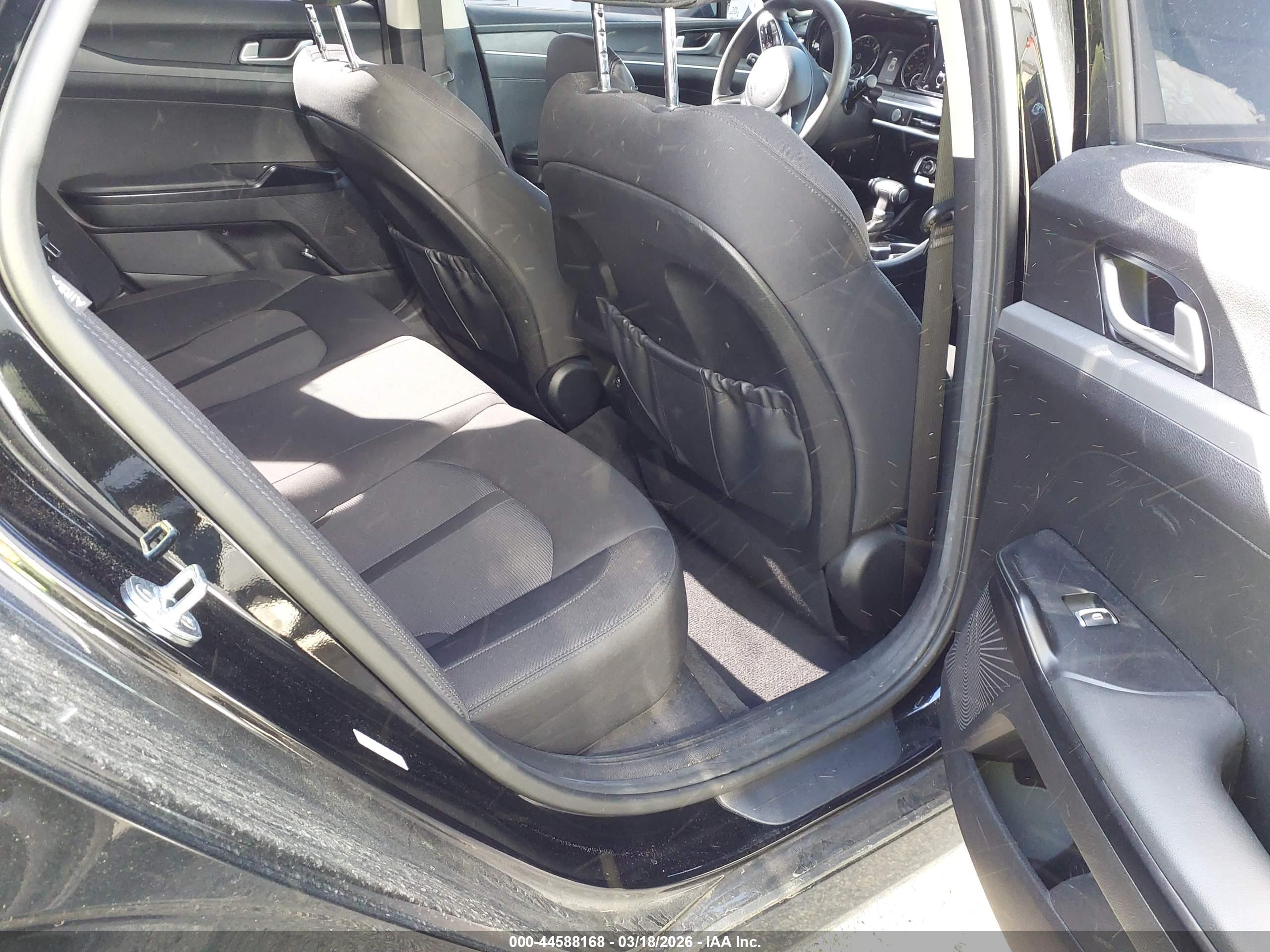 KIA K5 image 8