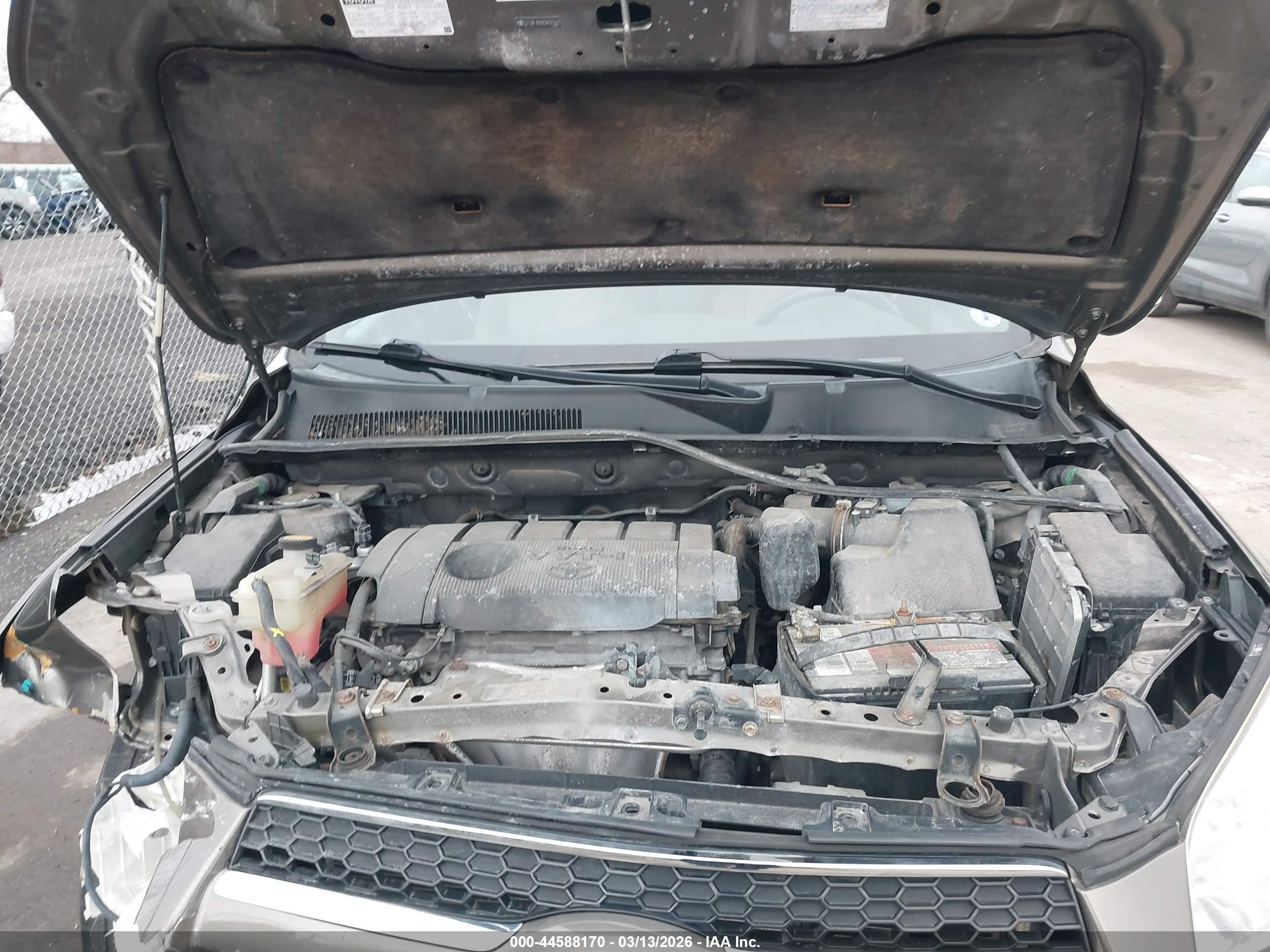 TOYOTA RAV4 image 10