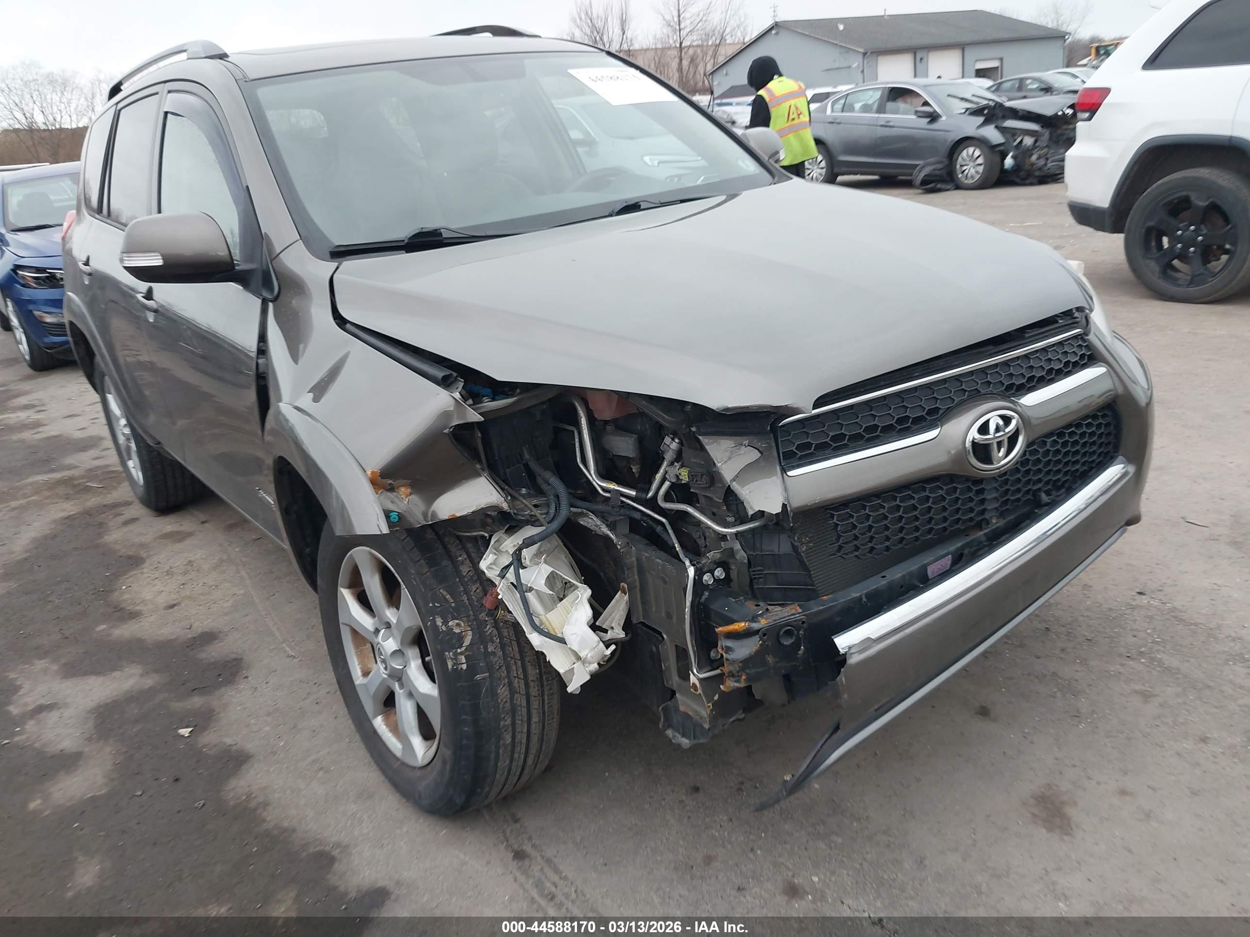 TOYOTA RAV4 image 6