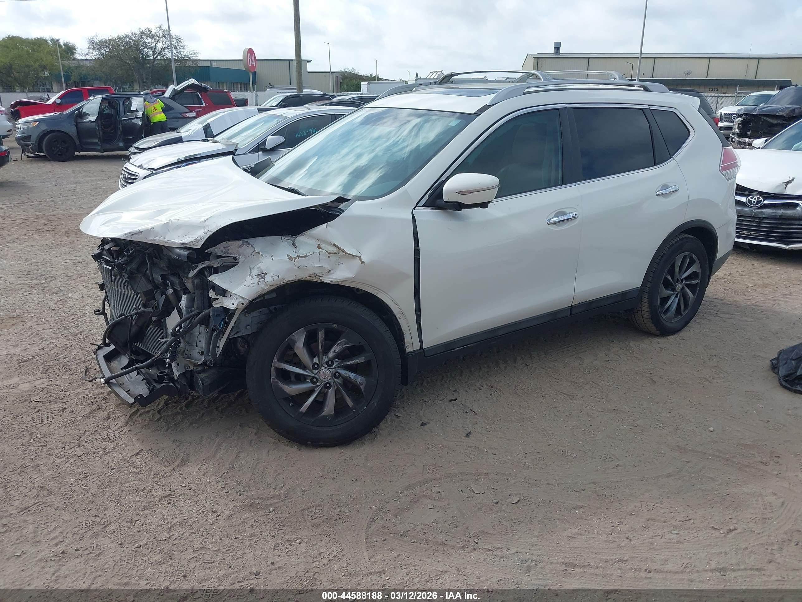 NISSAN ROGUE image 2